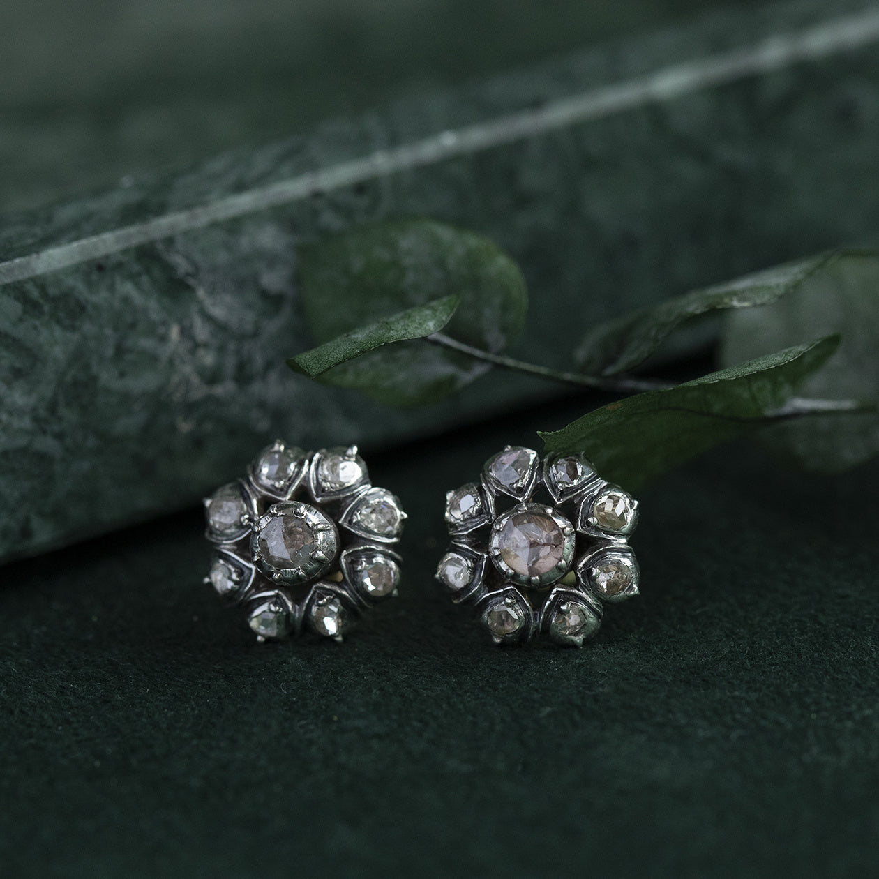 Gold stud earrings with rose-cut diamond, 14 kt/925