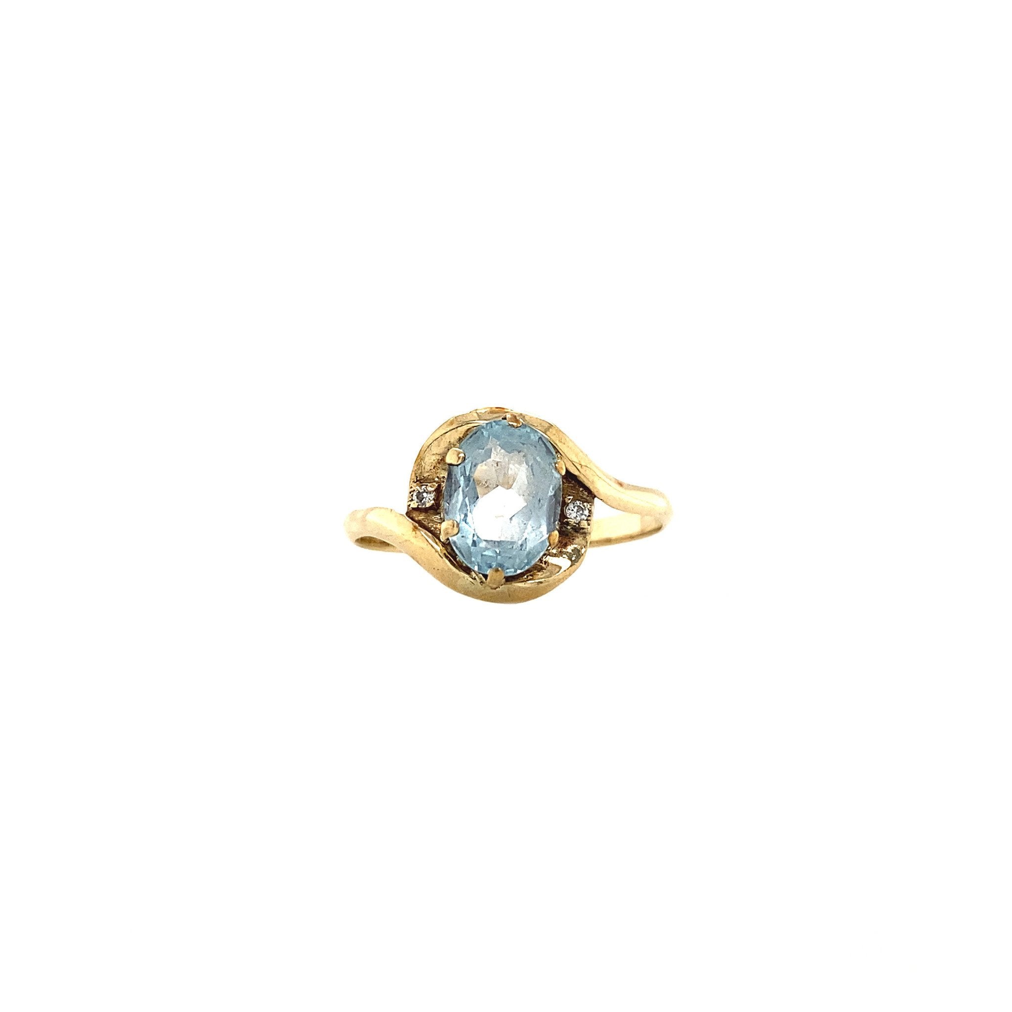 9 kt ring with topaz and zirconia
