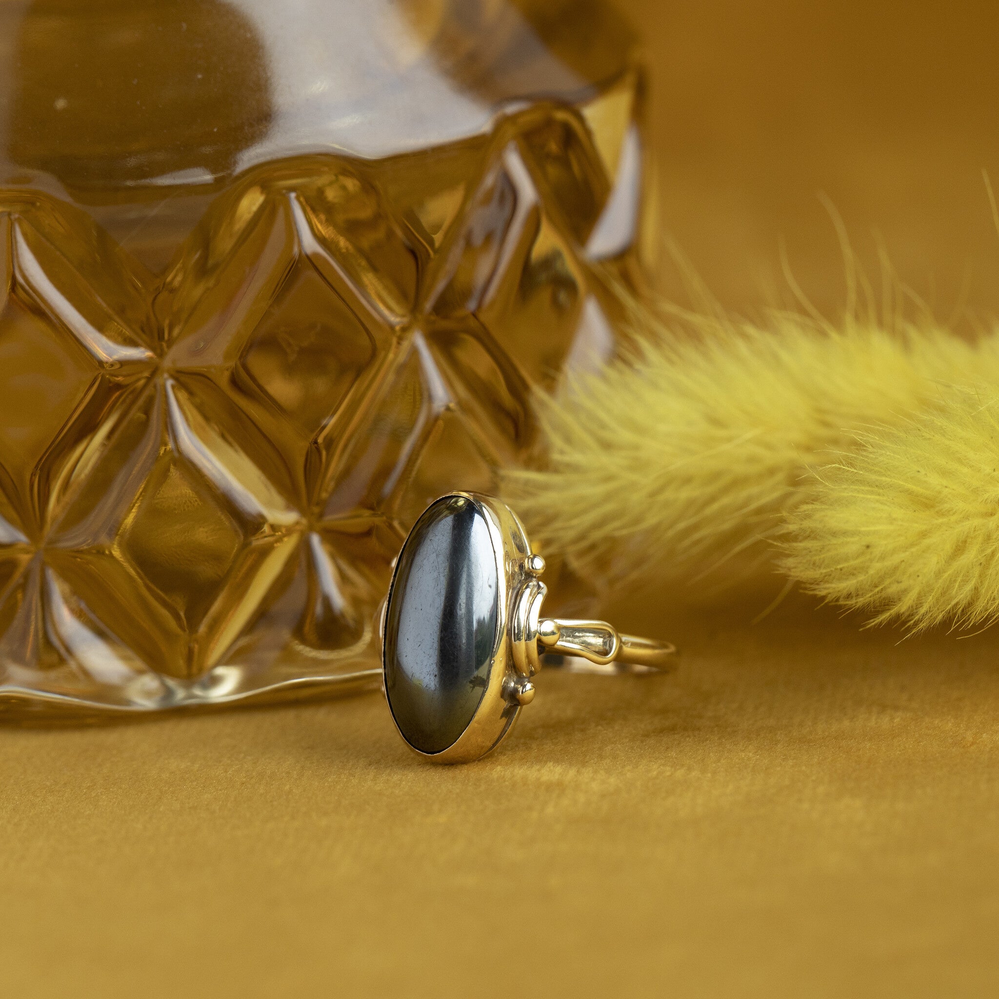 Gouden ring met hematiet 14 krt