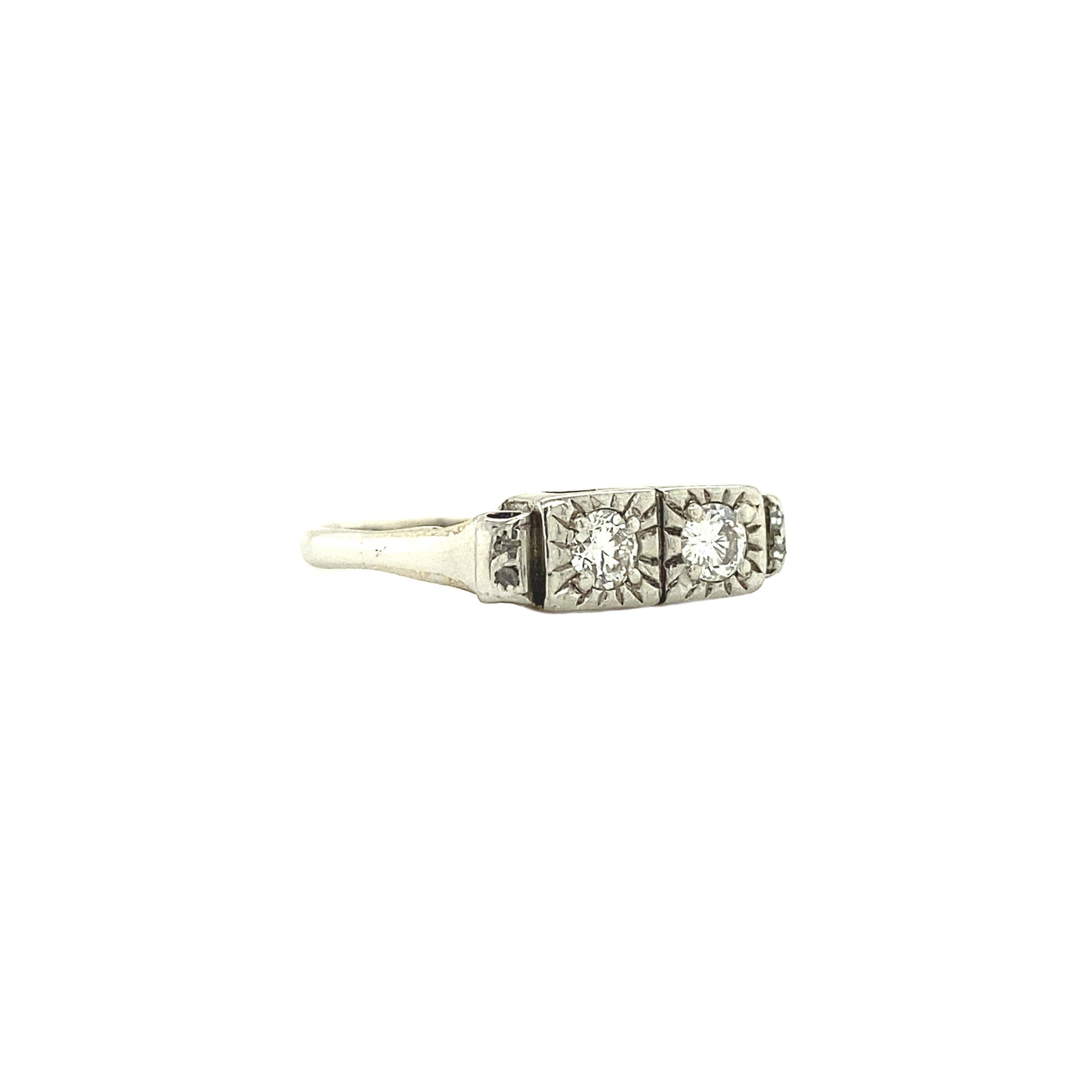 14 kt white gold ring with diamond