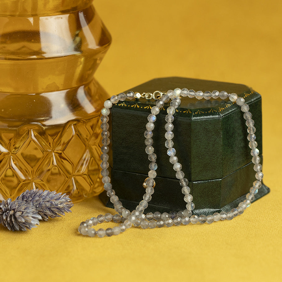 Vintage labradoriet collier met gouden sluiting 14 krt