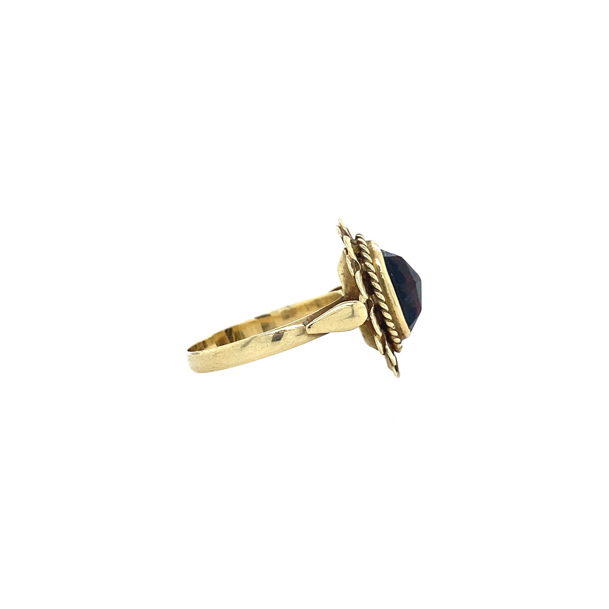 14 kt gold ring with garnet