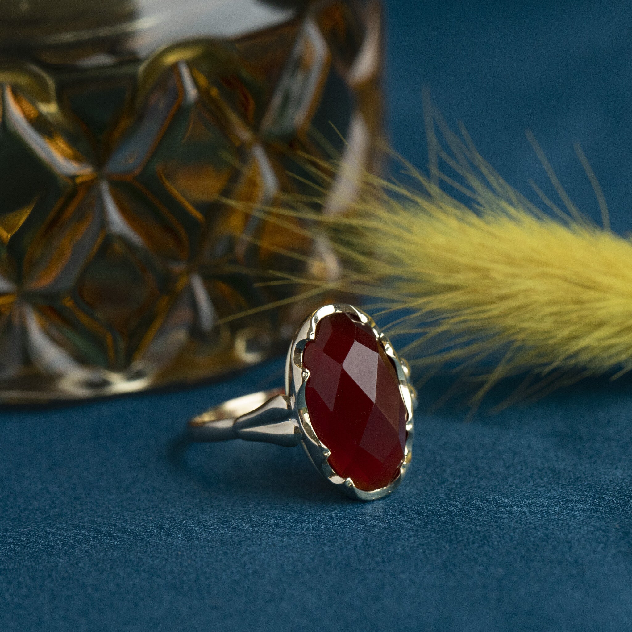 14 kt gold ring with carnelian