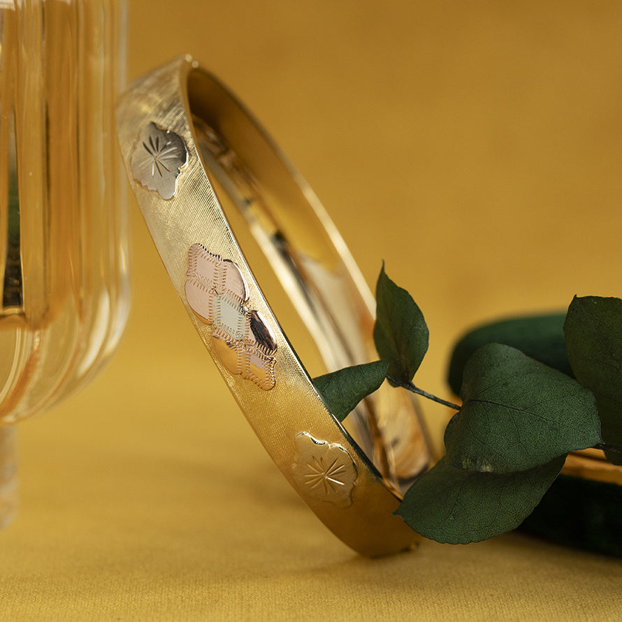Tricolour gouden vintage bangle met gravure 14 kt
