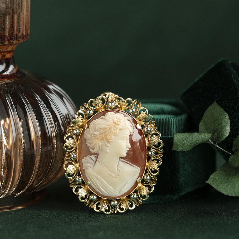 Bicolour gold vintage pendant with cameo 18 kt