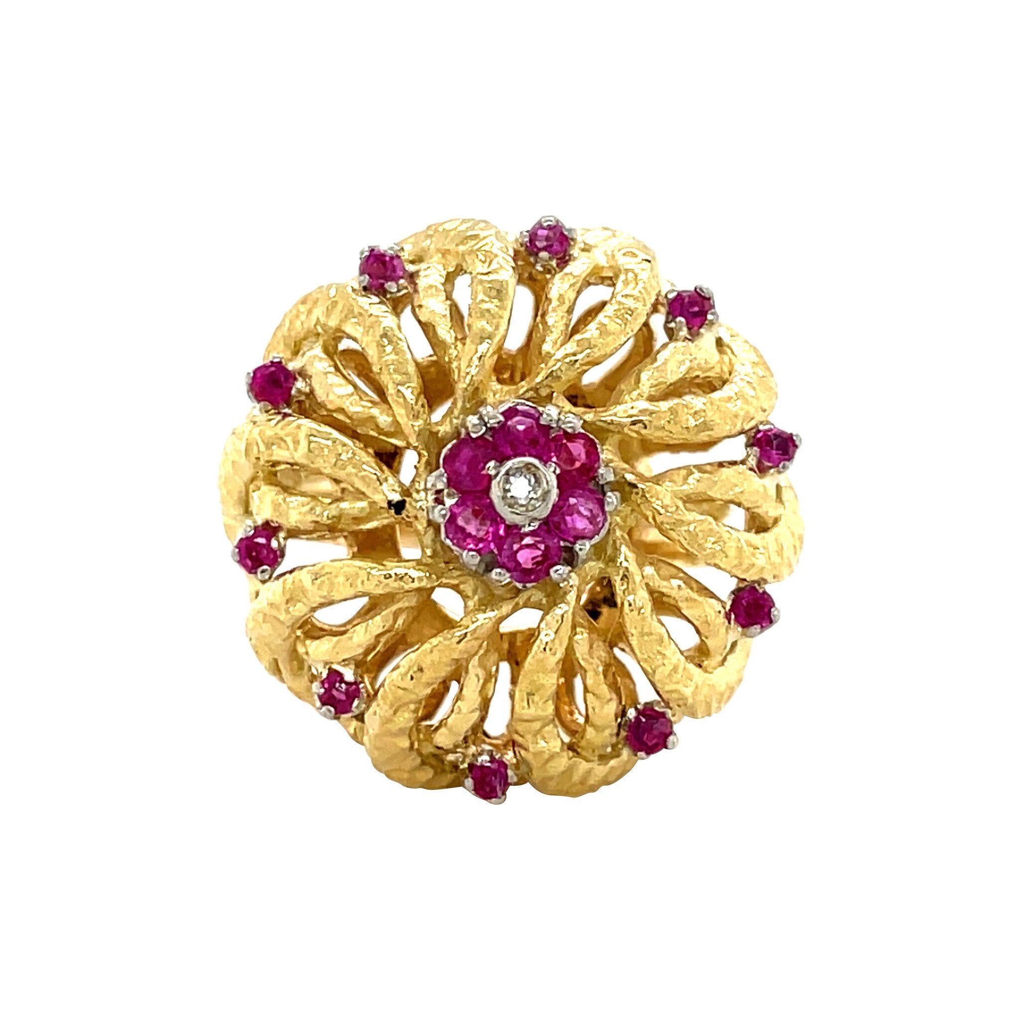 Gold vintage entourage ring with ruby and diamond 18 kt