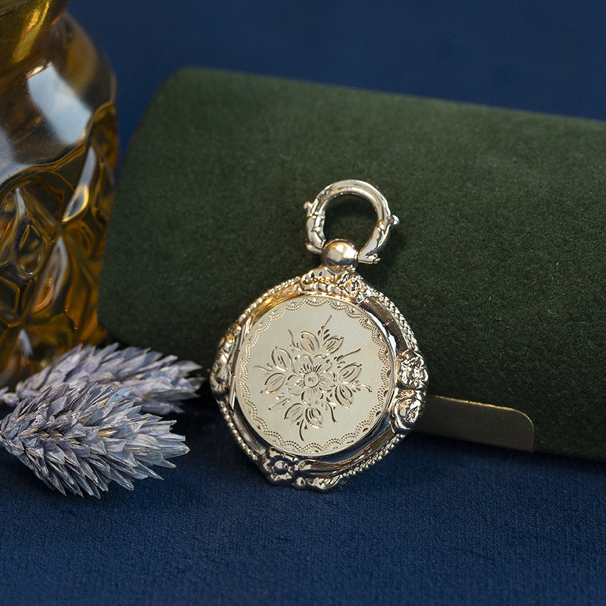 Vintage medaillon met gravure 12 kt