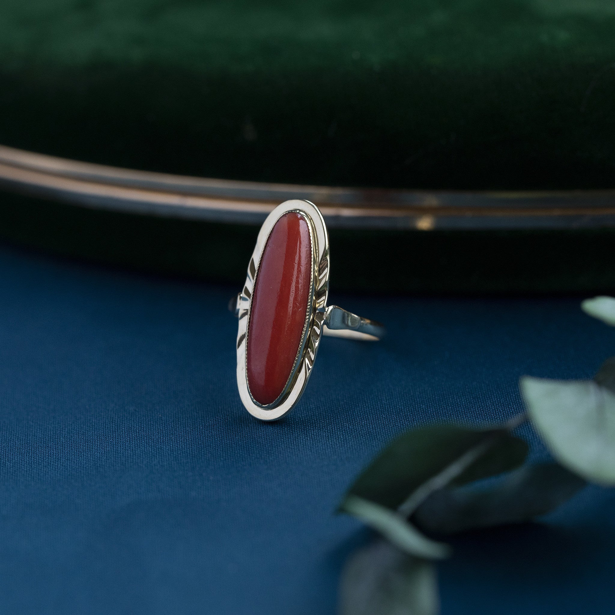 Gold ring with blood coral 14 kt