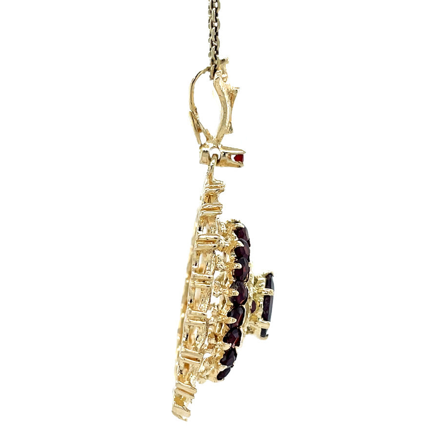 Vintage gold entourage pendant with garnet, 14 kt