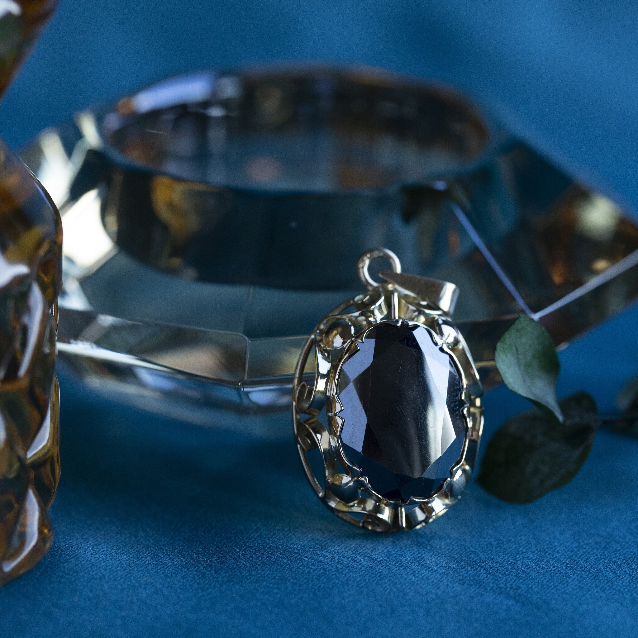 Gouden hanger met hematiet 14 krt