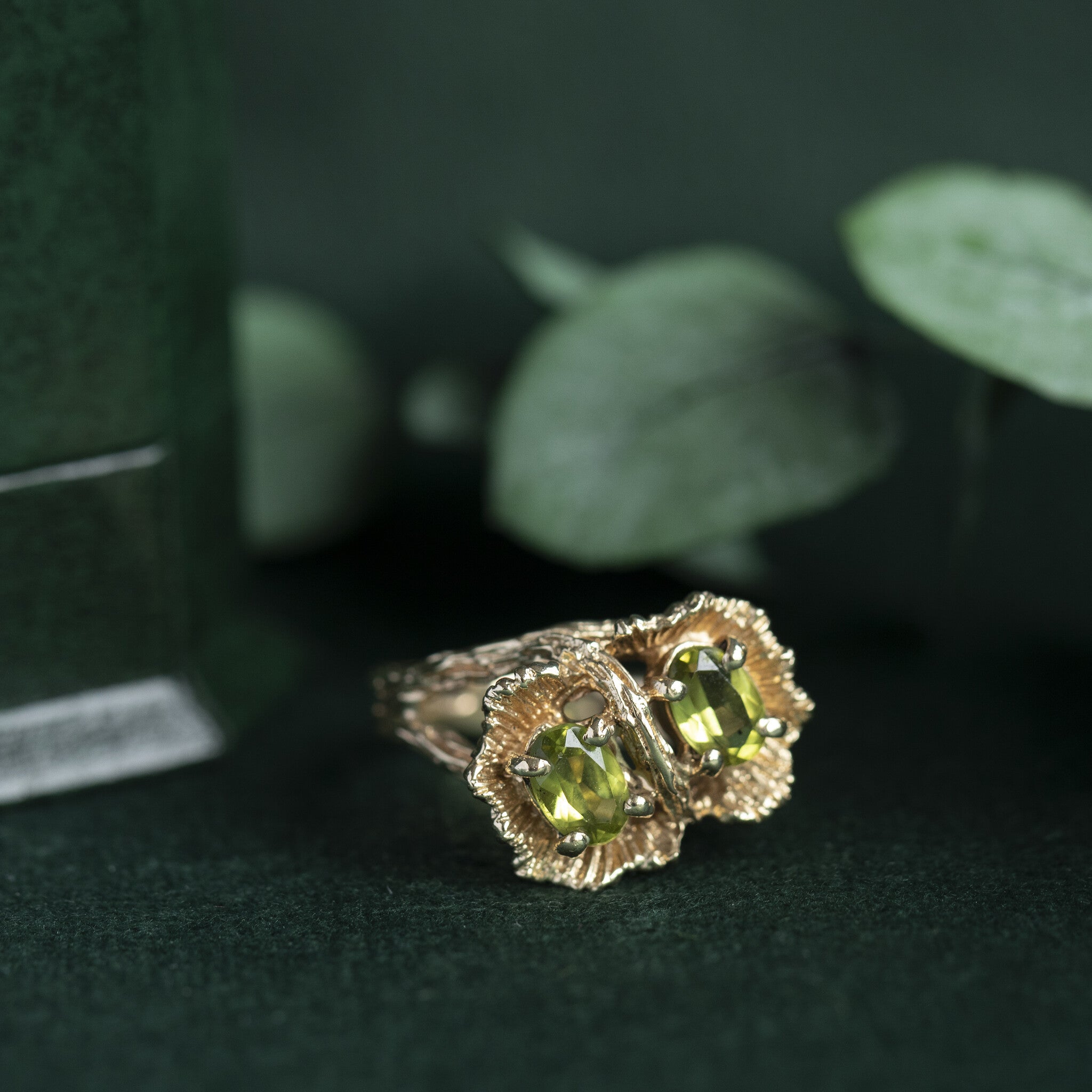 14 kt gold ring with peridot