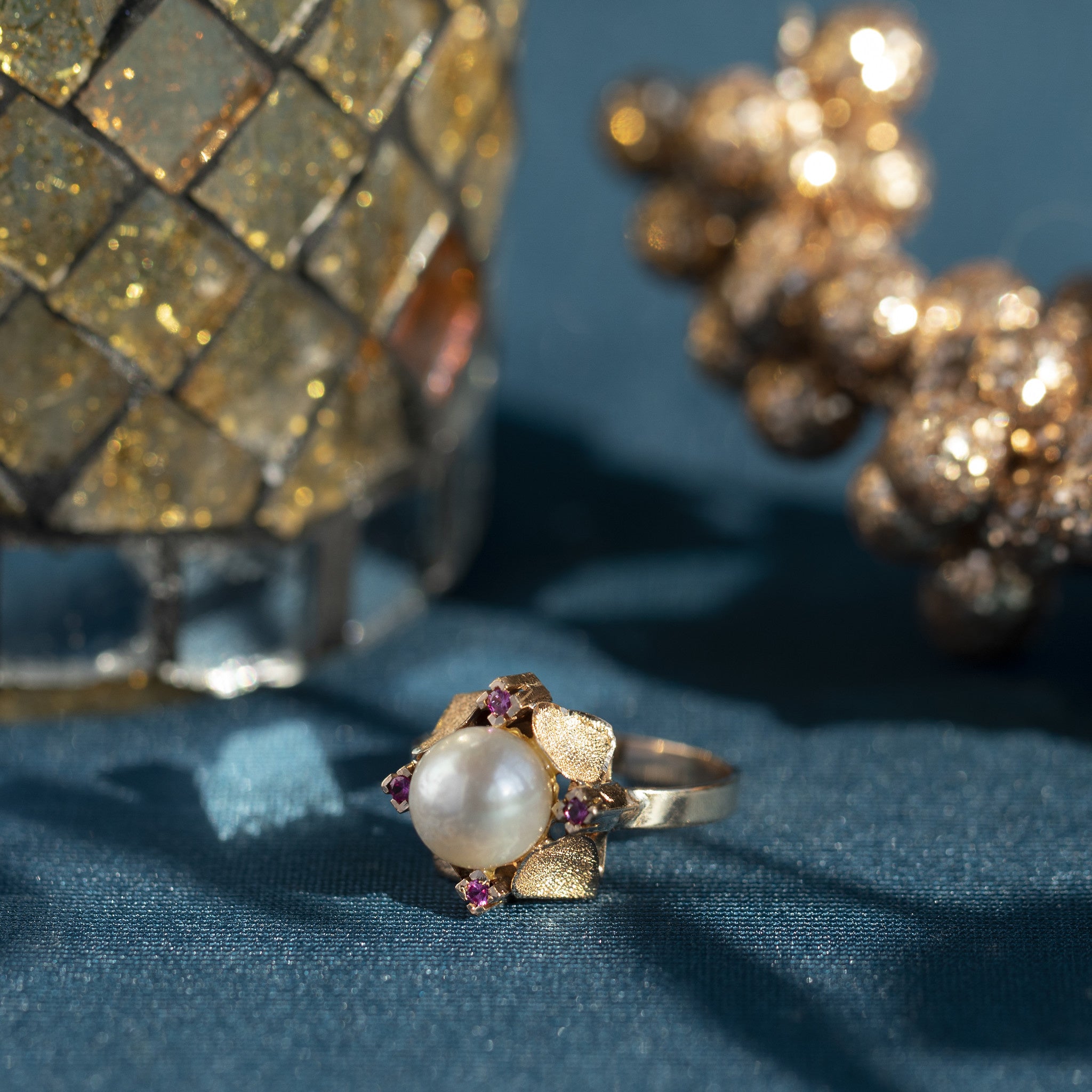 Gold ring with pearl and ruby 14 kt