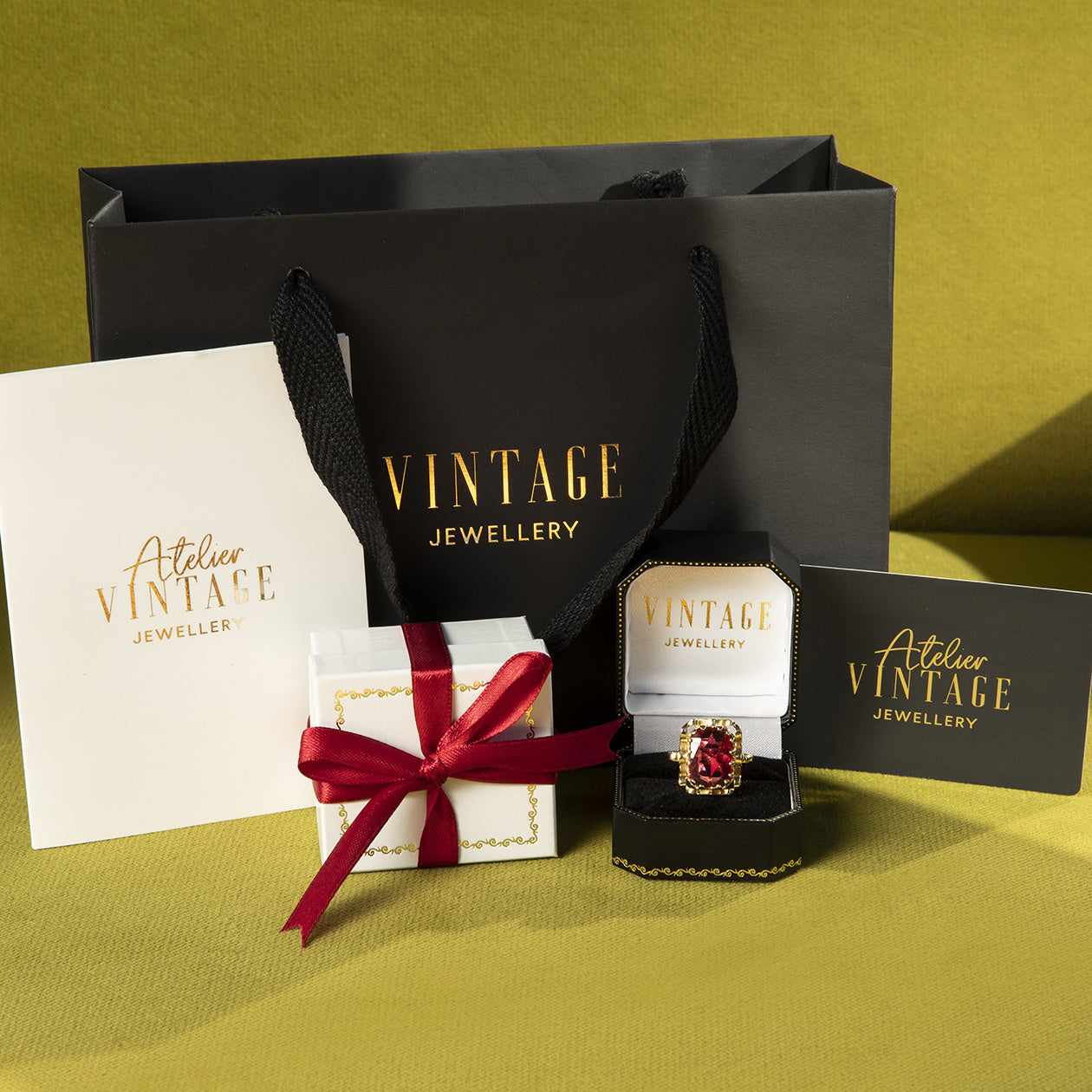 Queen's ring 14 krt - Ruby Ruby