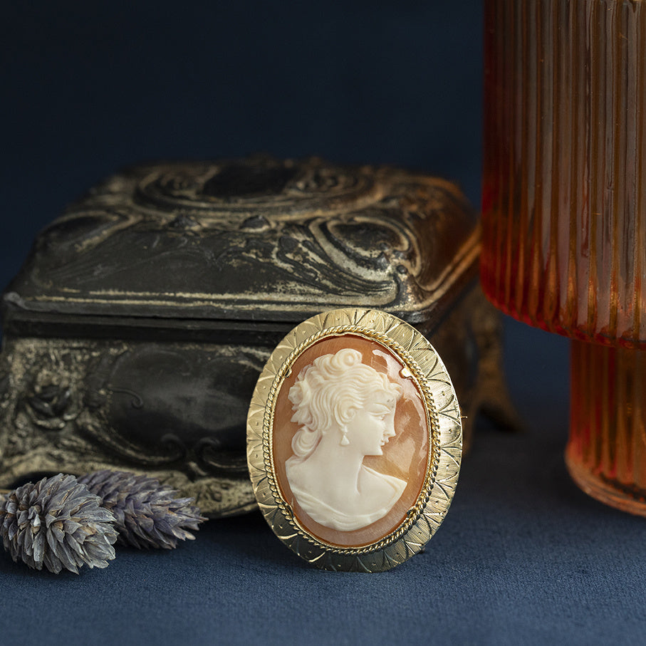 Gouden vintage hanger met camee 14 kt