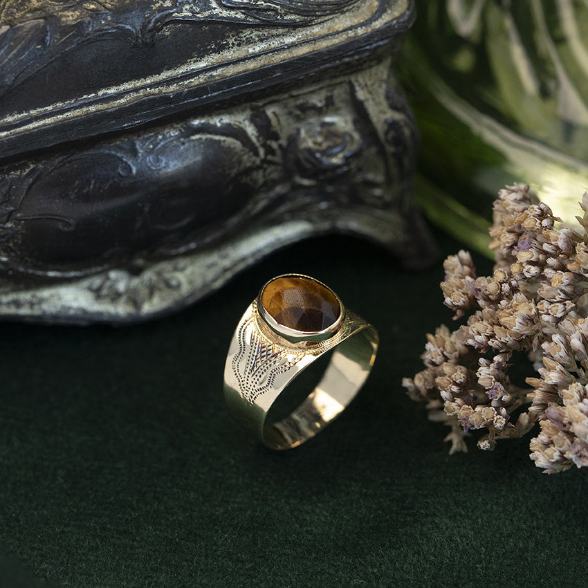 14 kt vintage gold ring with tiger's eye