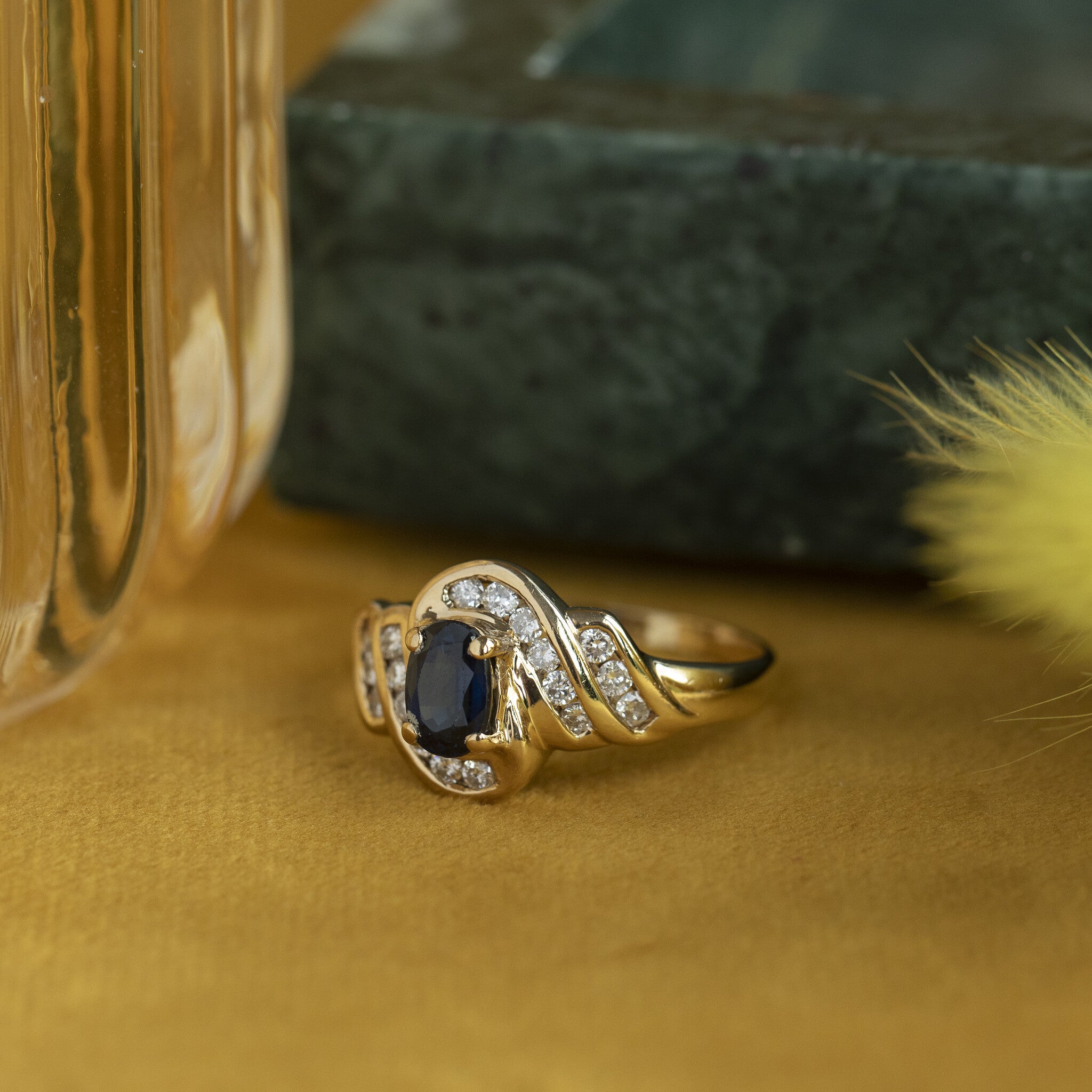 14-kt gold ring with sapphire and diamond