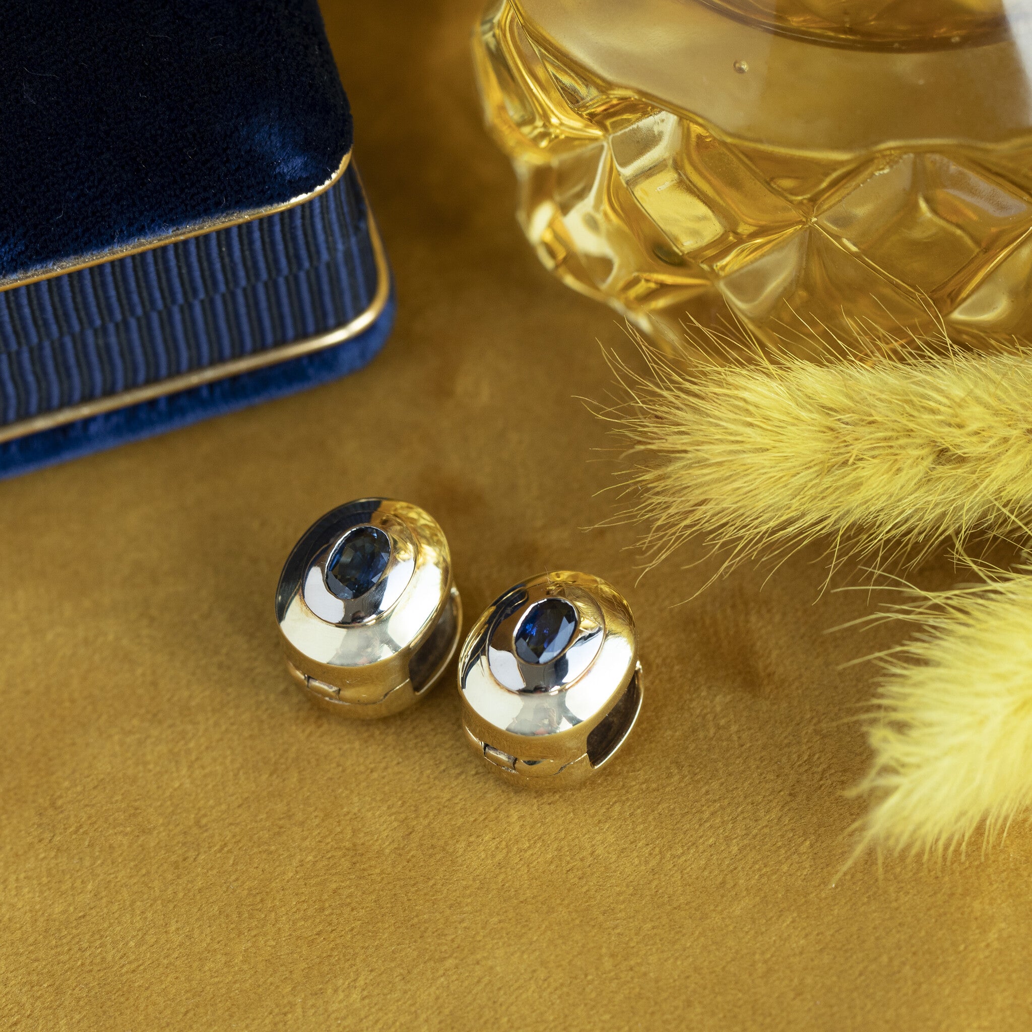 Gouden creolen met saffier 14 krt