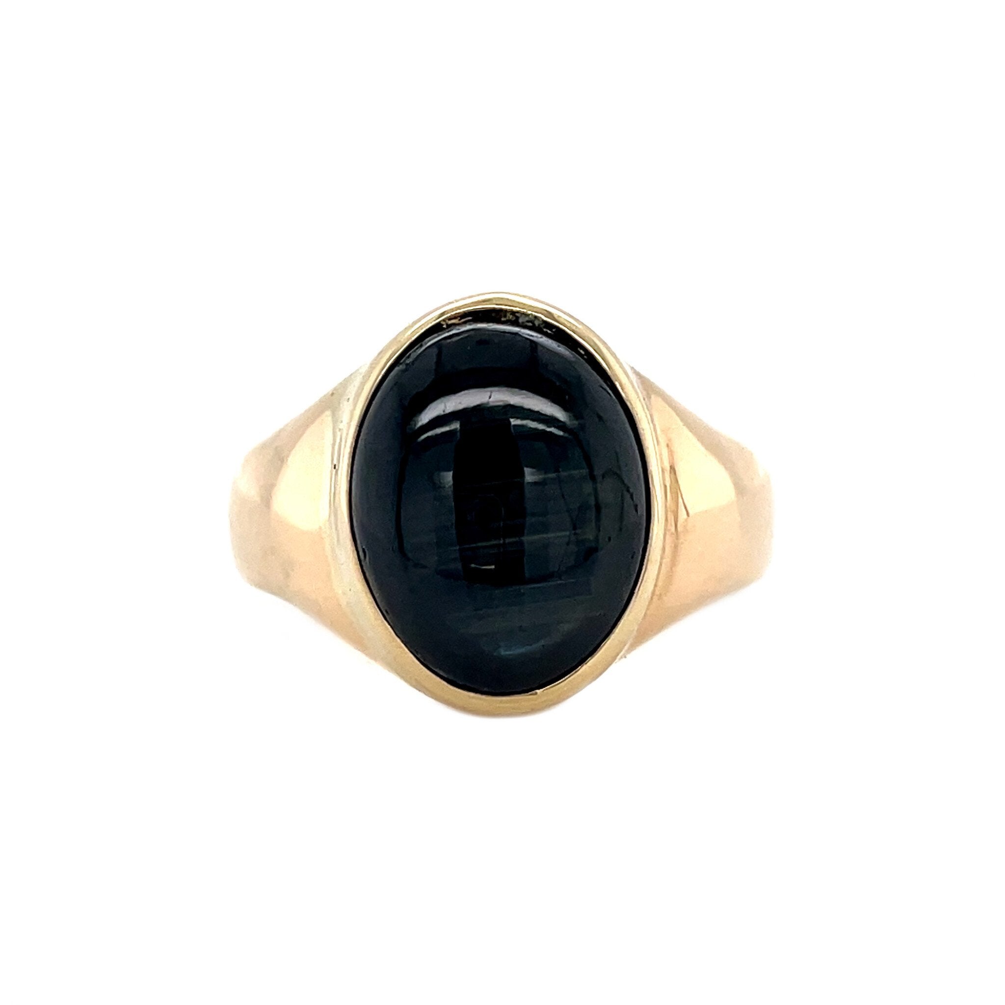 Gold vintage ring with star sapphire 14 kt