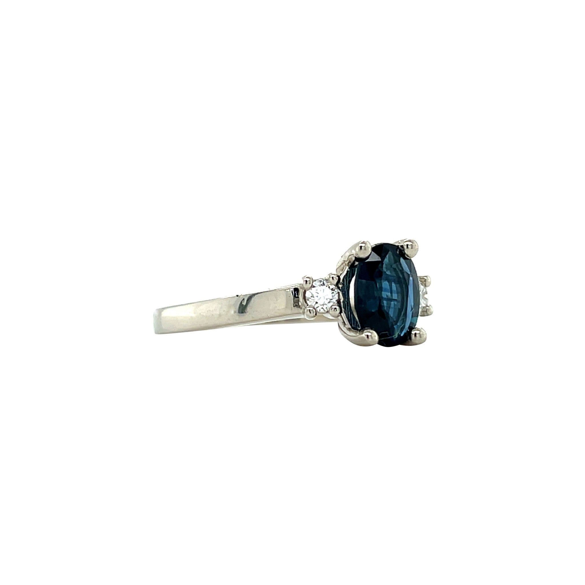 White gold vintage ring with sapphire and diamond 14 kt
