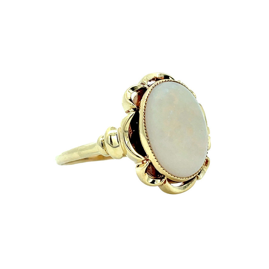 Gouden vintage ring met opaal 14 kt