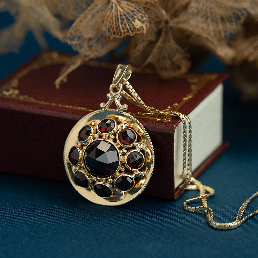 14 kt vintage gold fantasy necklace