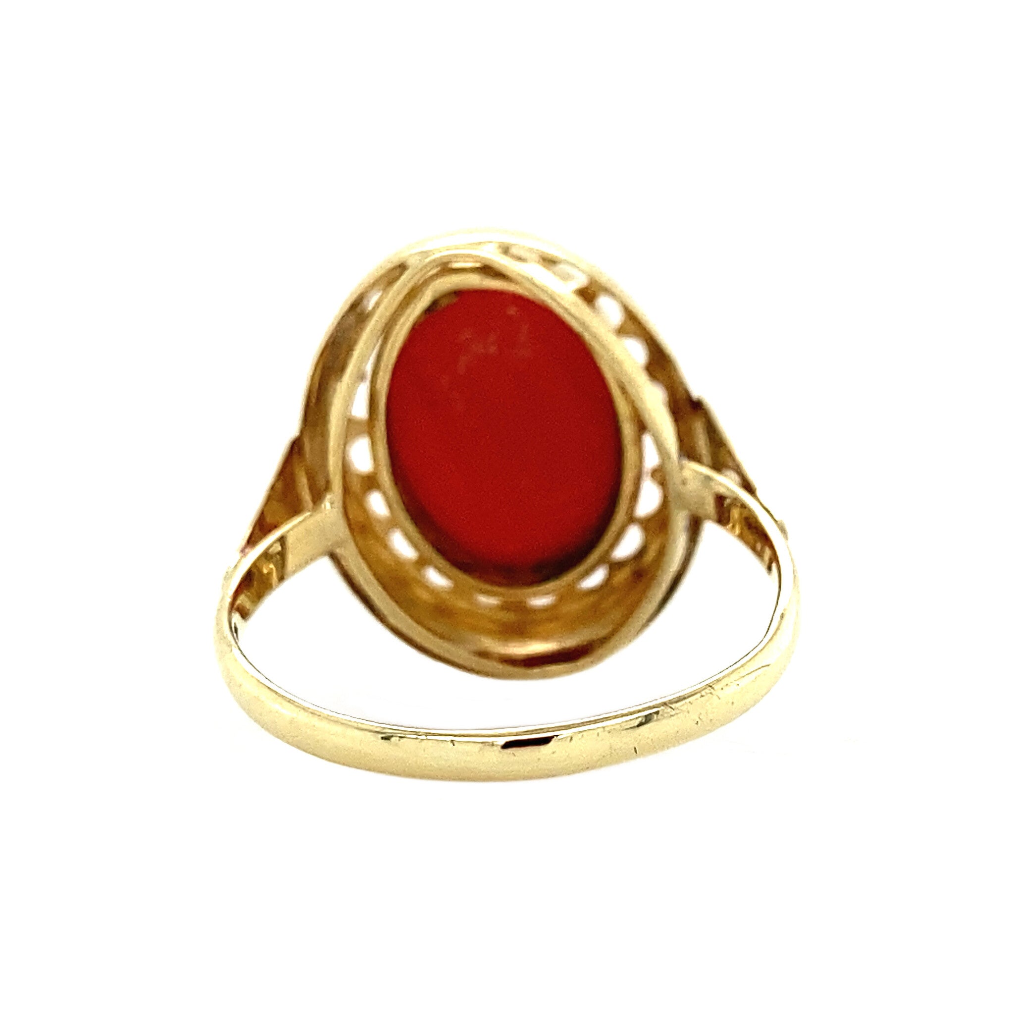 14 kt gold ring with blood coral