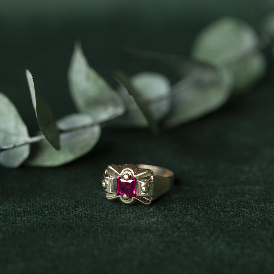 Ring met synthetische robijn 9 krt