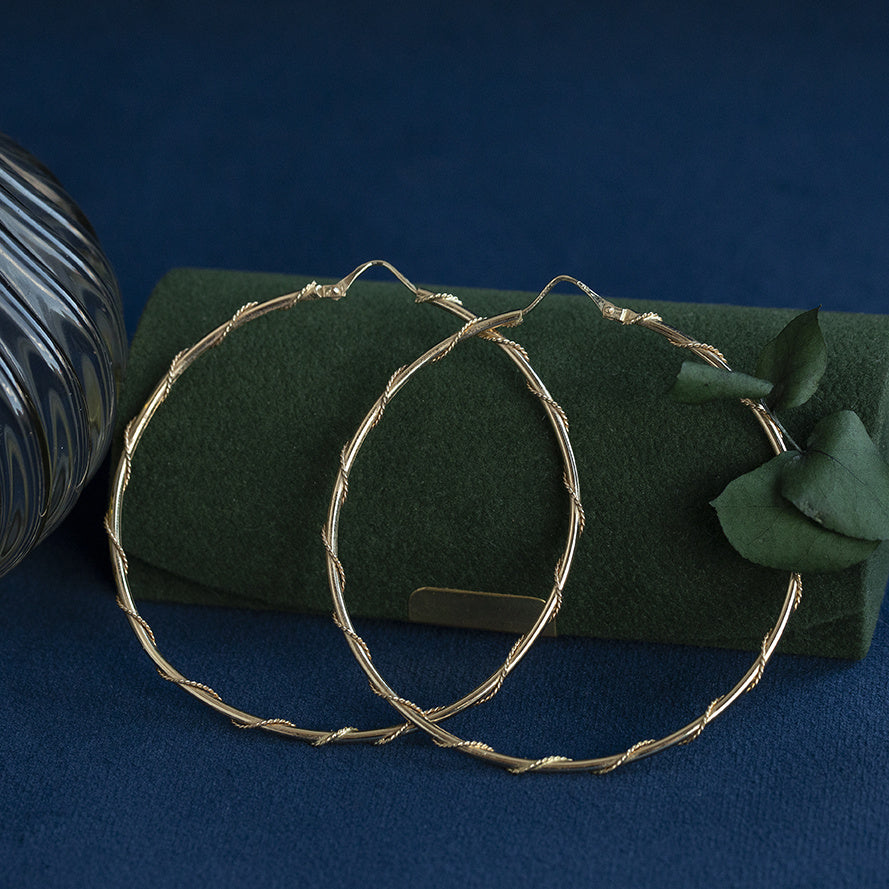 Gouden vintage fantasie oorringen 18 kt