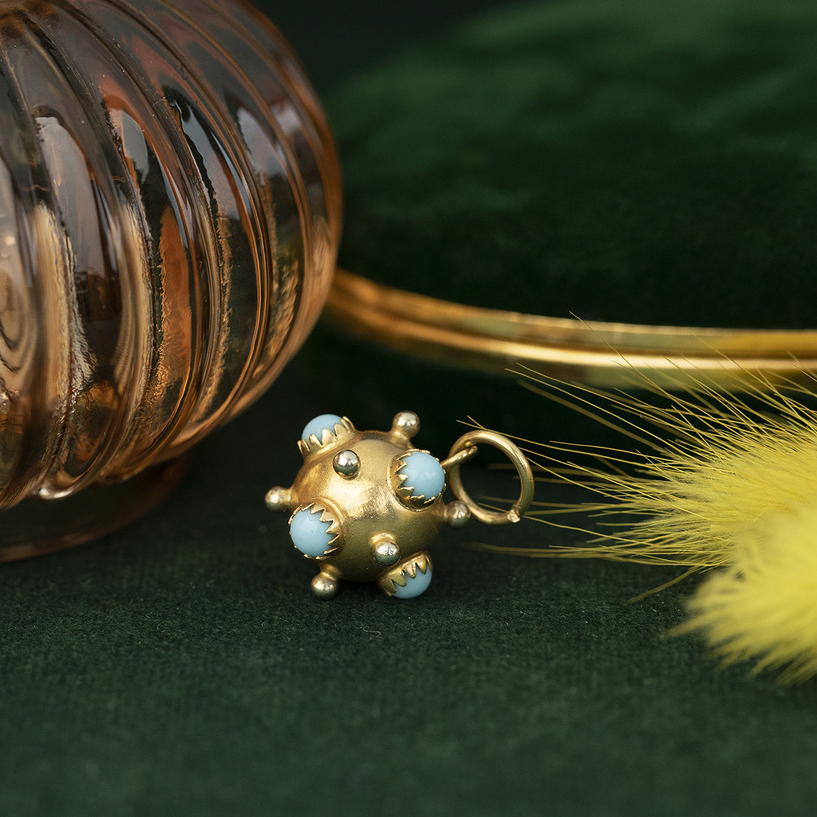 Gold Sputnik pendant with colored stone, 18 kt