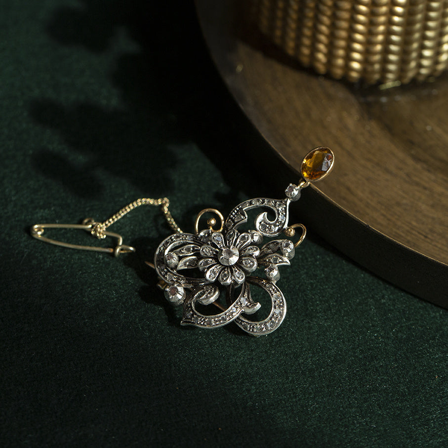 Gold brooch with rose-cut diamond set in silver, 14 kt/925