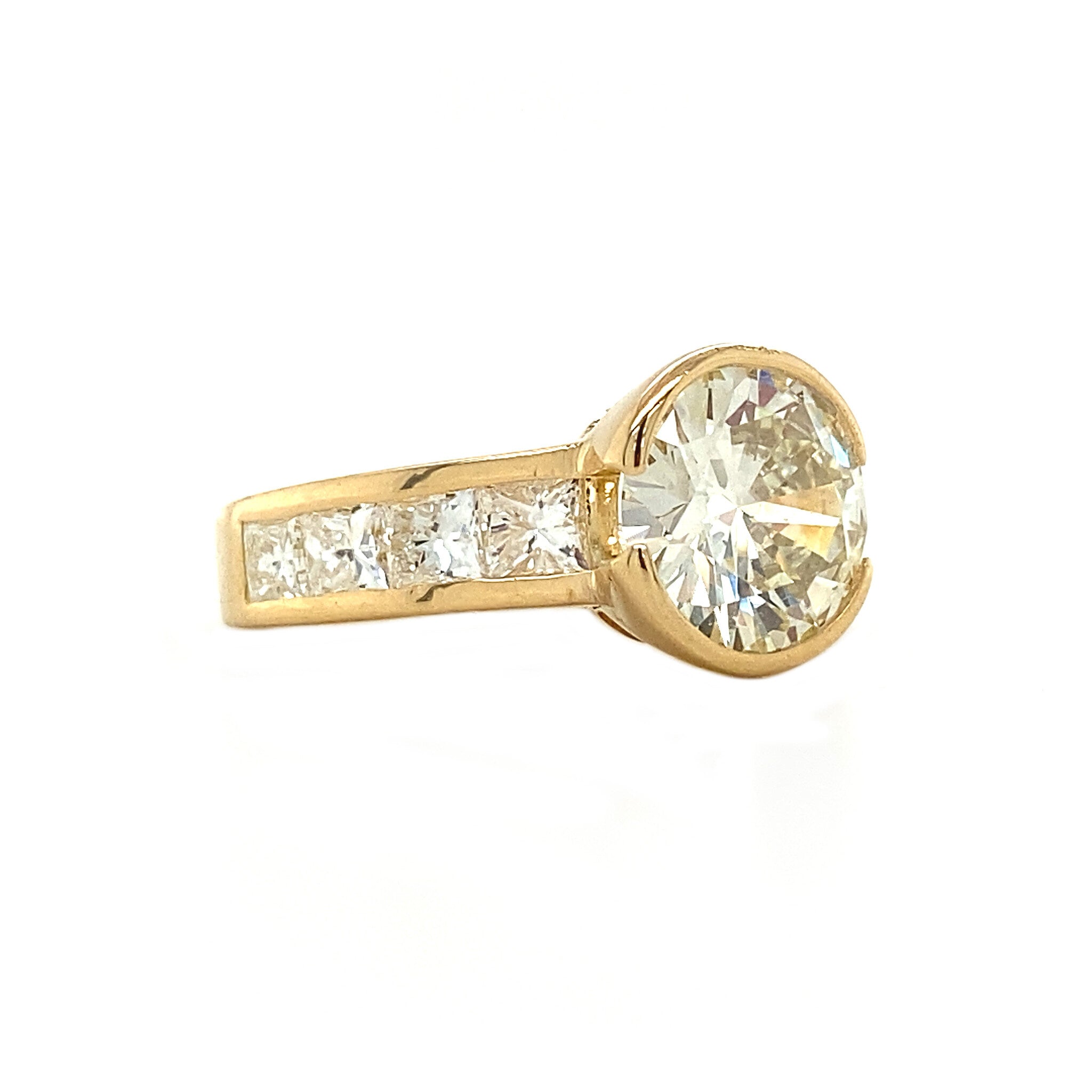 18 kt gold ring with diamond
