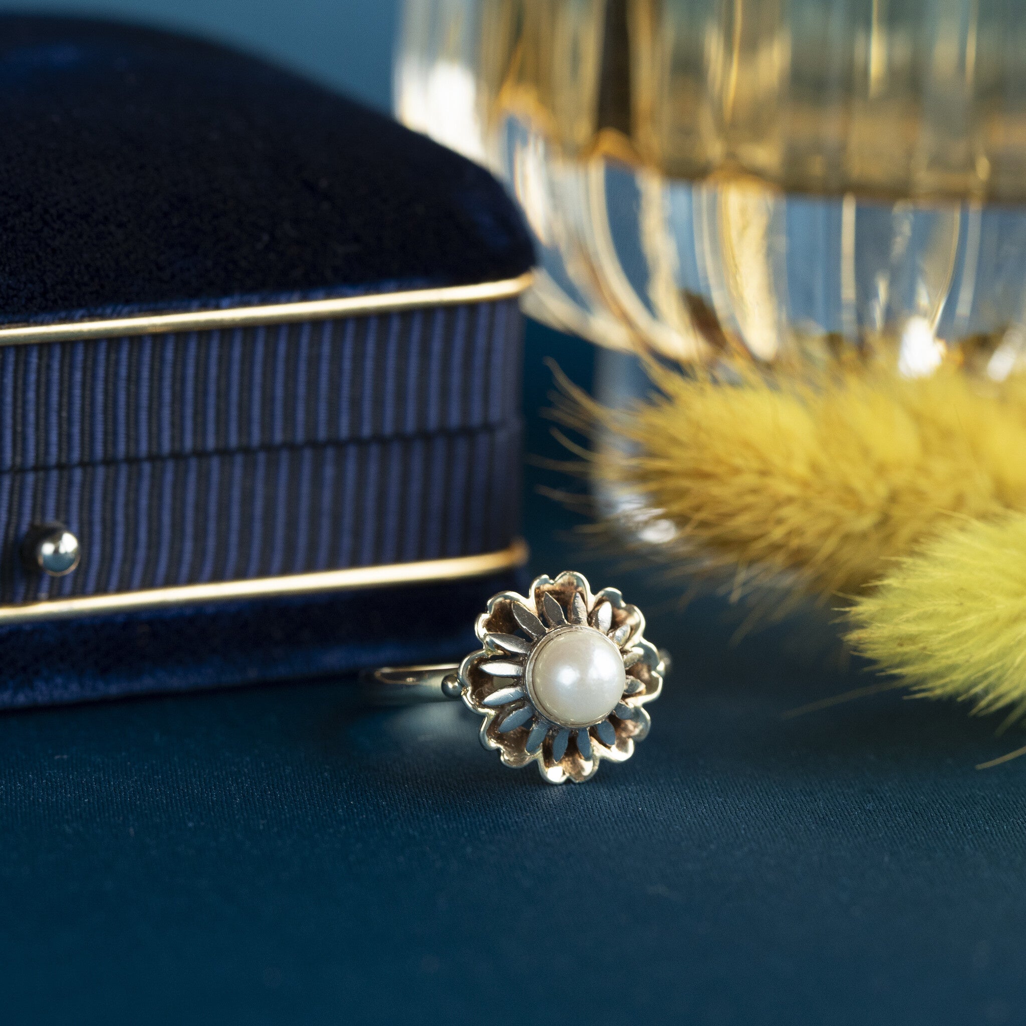 Bicolour gold ring with pearl 14 krt