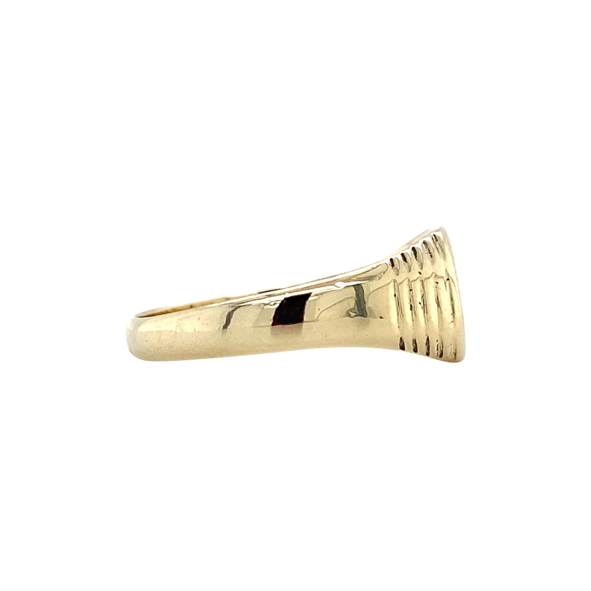 Gold signet ring with engraving 14 krt