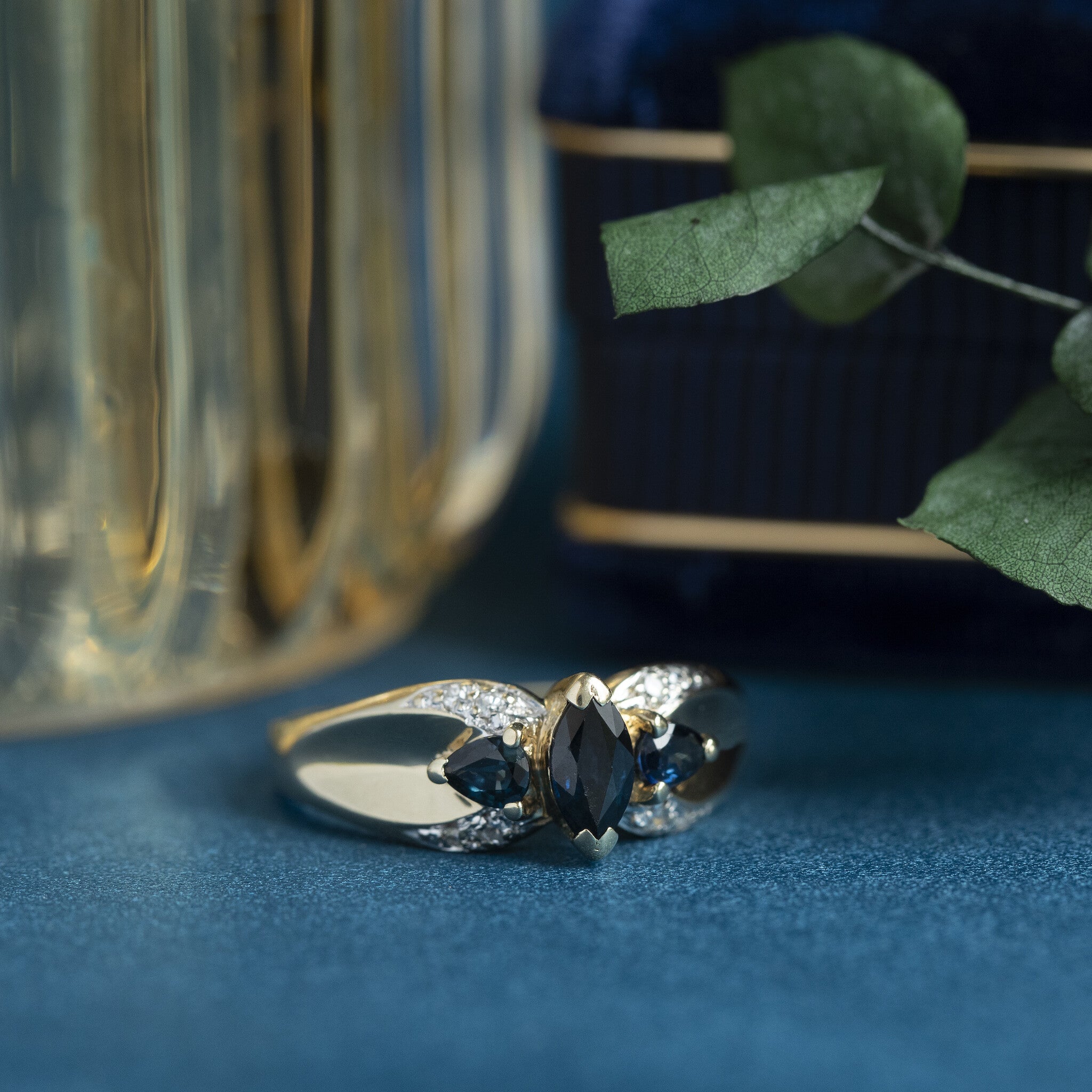 Gold ring with sapphire and diamond 14 kt