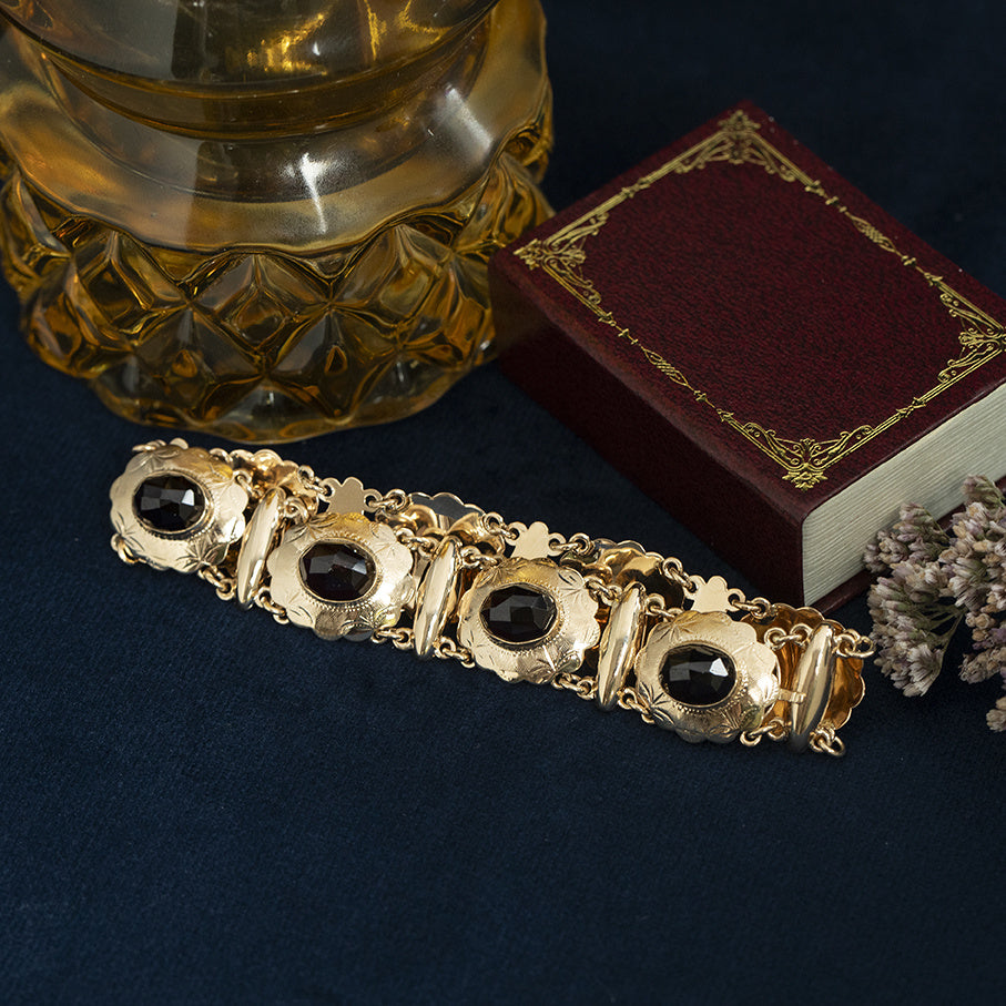 Gouden vintage bootjes armband met granaat 14 kt