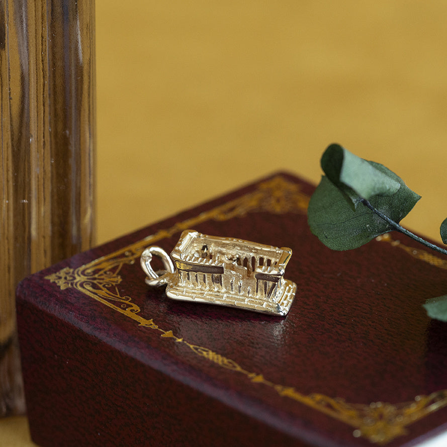 Golden vintage Akropolis pendant 14 kt