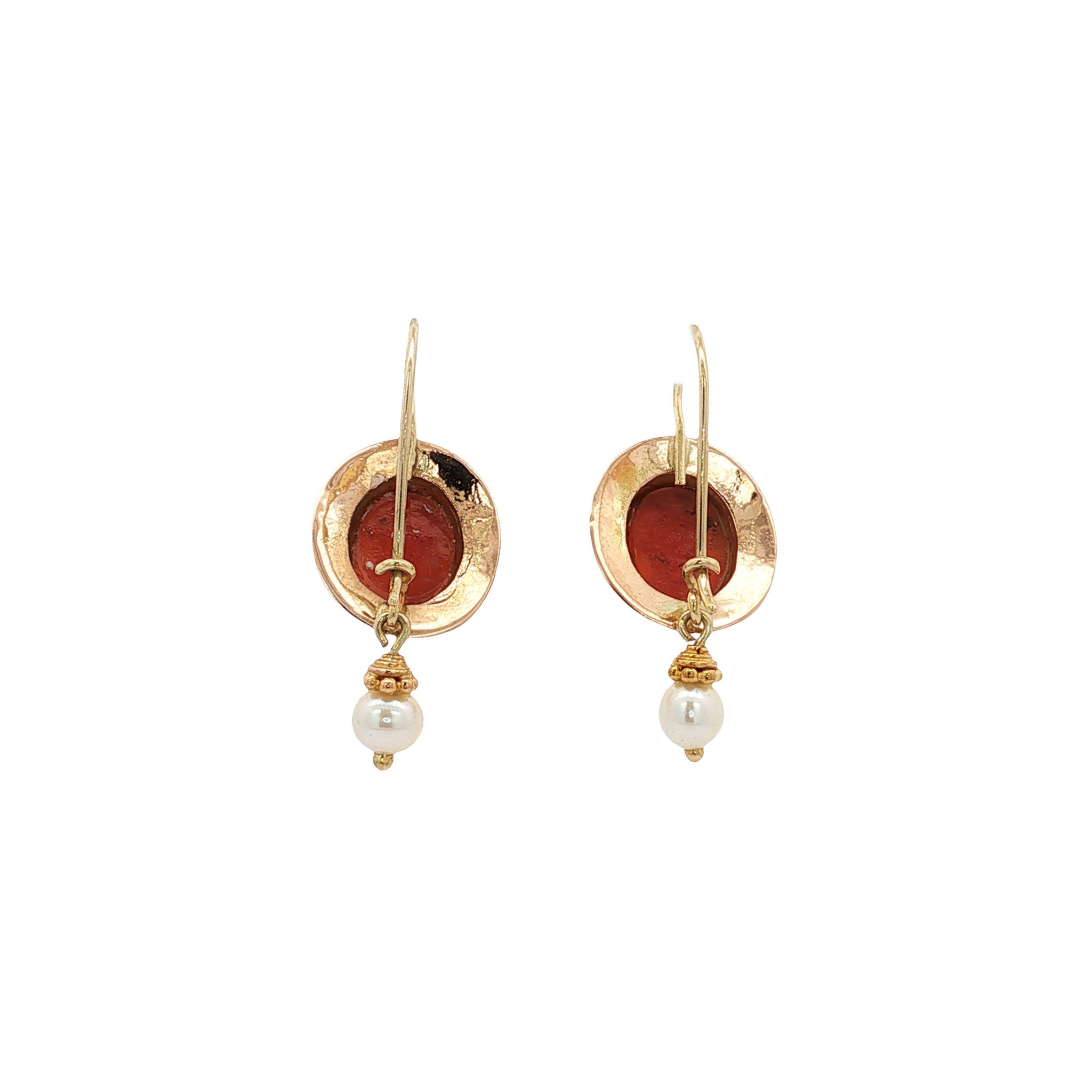 Gouden vintage oorhangers met camee en parel 14 kt