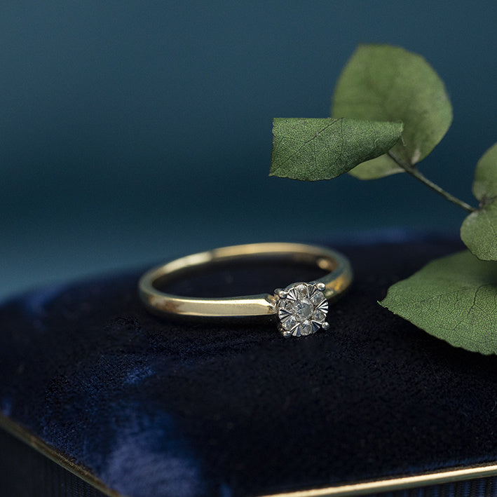 14 kt gold ring with diamond