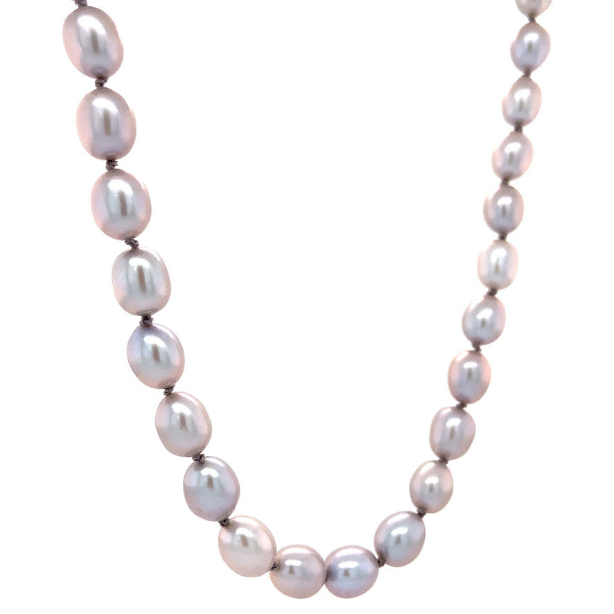 Pearl necklace with 14 kt gold clasp