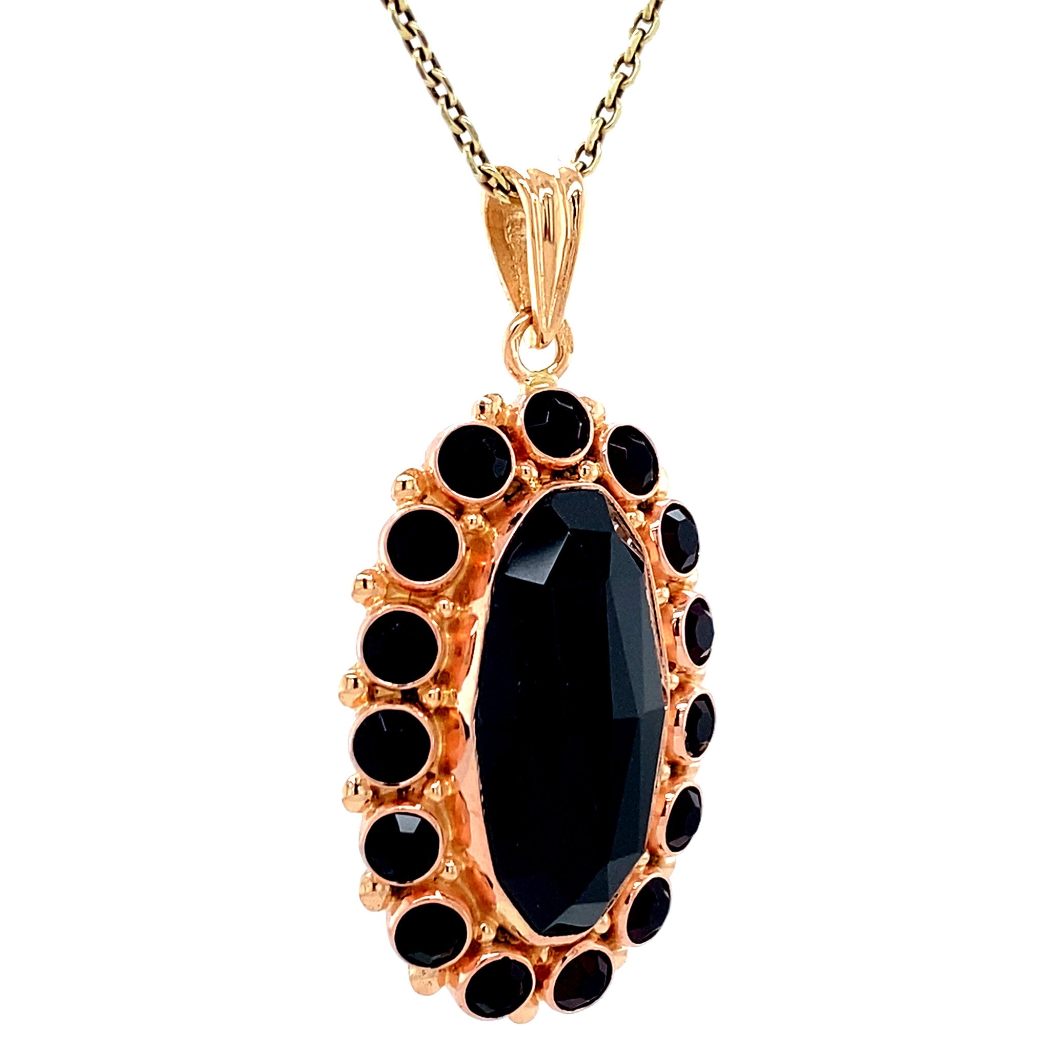 Gold vintage entourage pendant with garnet 14 kt