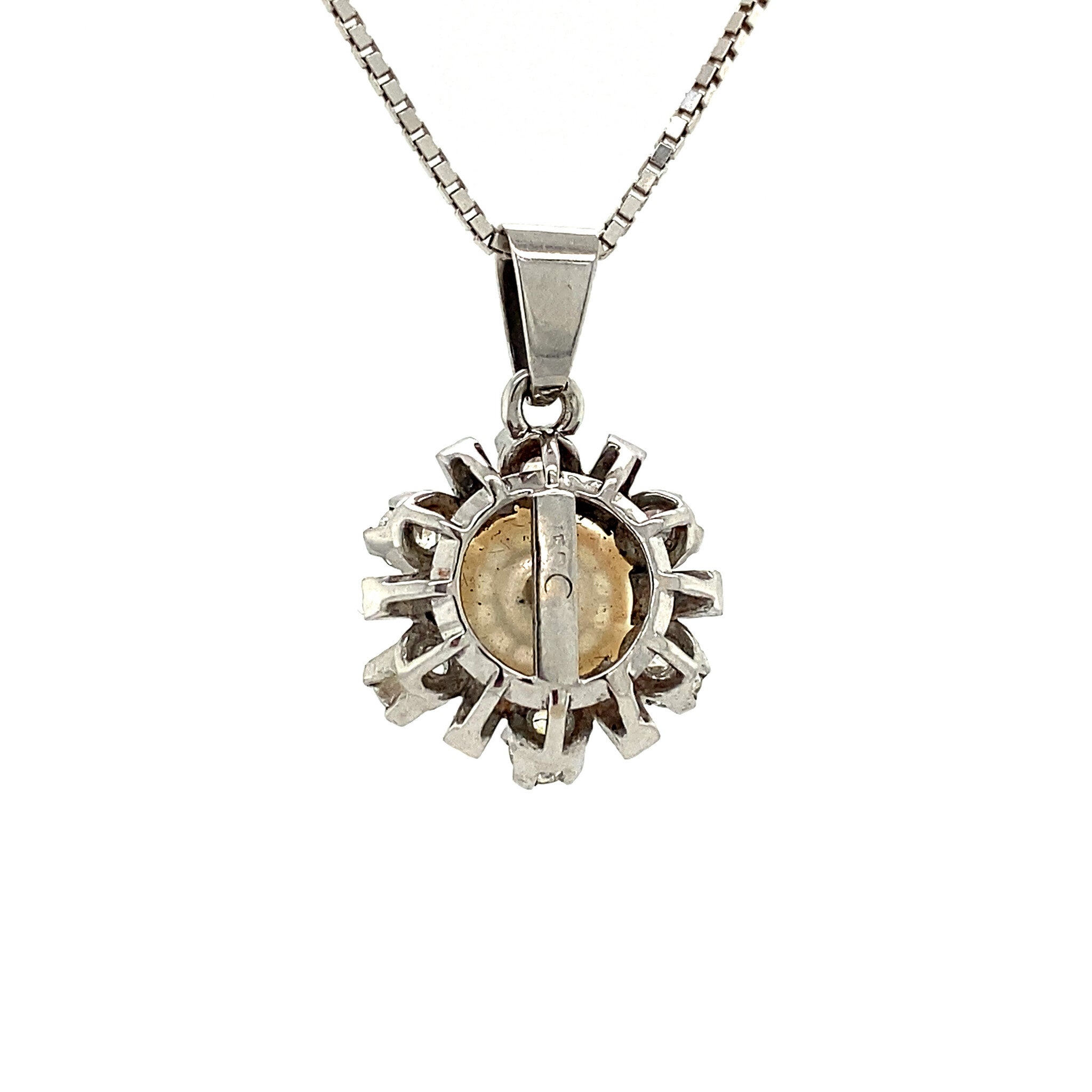 Witgouden entourage hanger met diamant en parel 18 krt