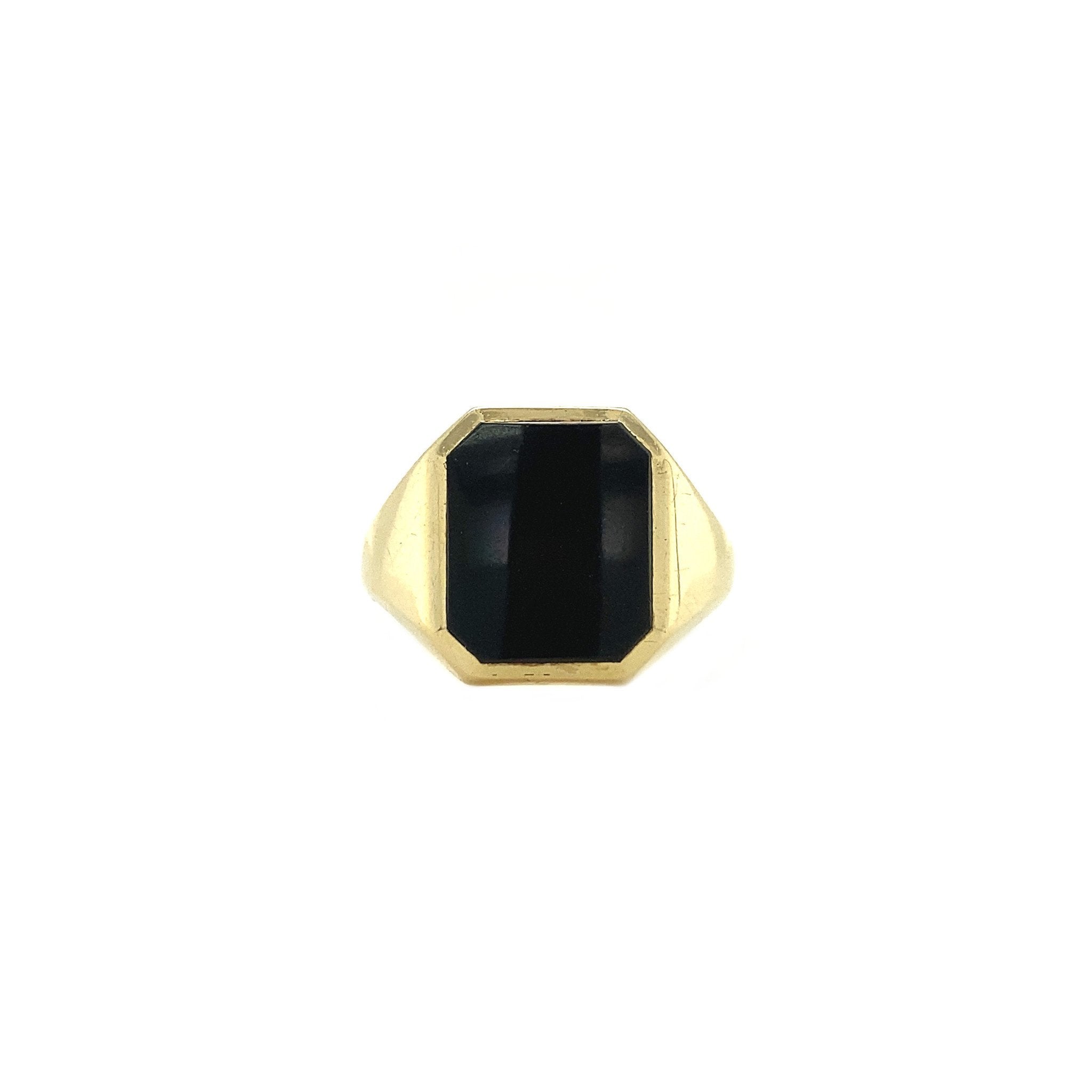Gold signet ring with onyx, 14 kt