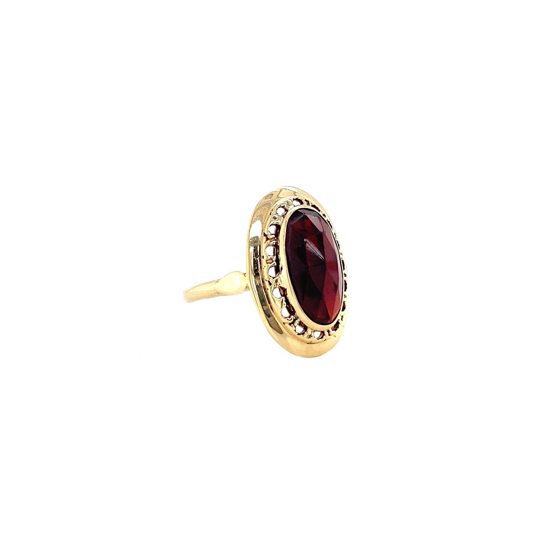 14 kt gold ring with garnet