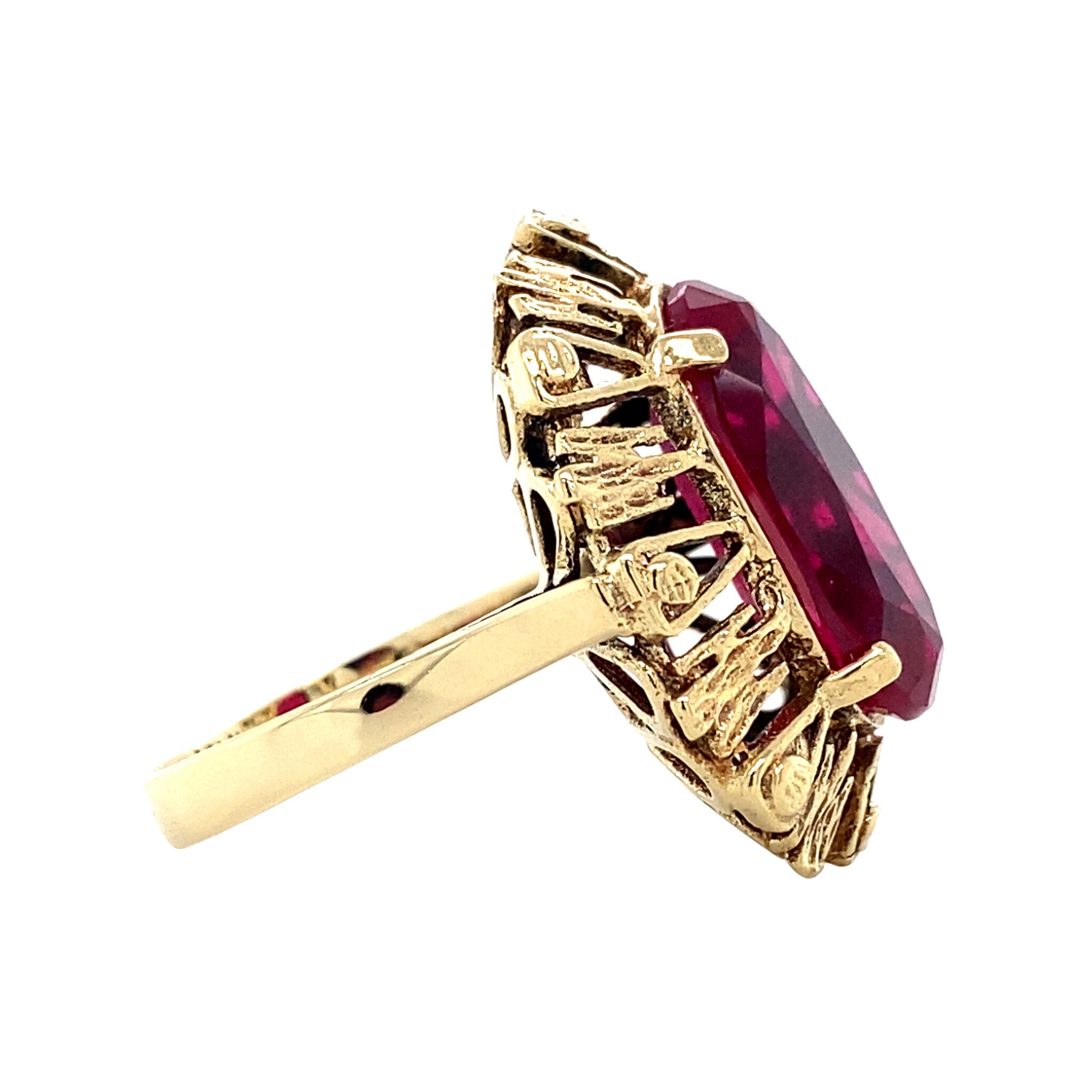 Gouden vintage ring met robijn 14 krt