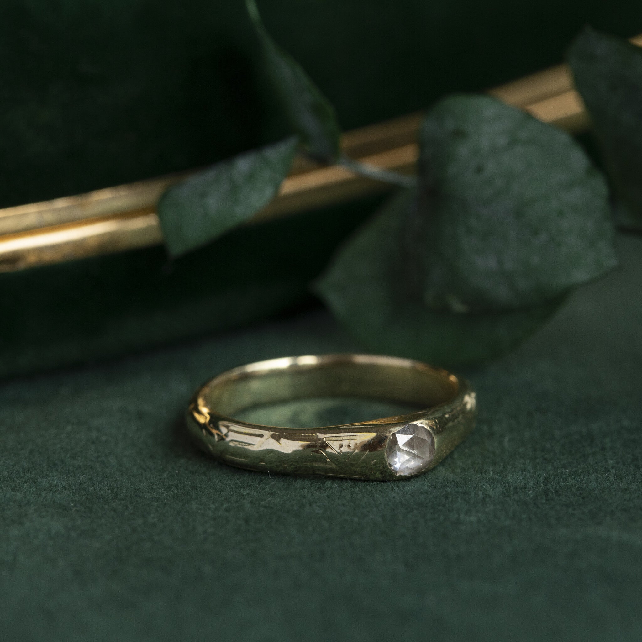 14 kt gold ring with rose-cut diamond