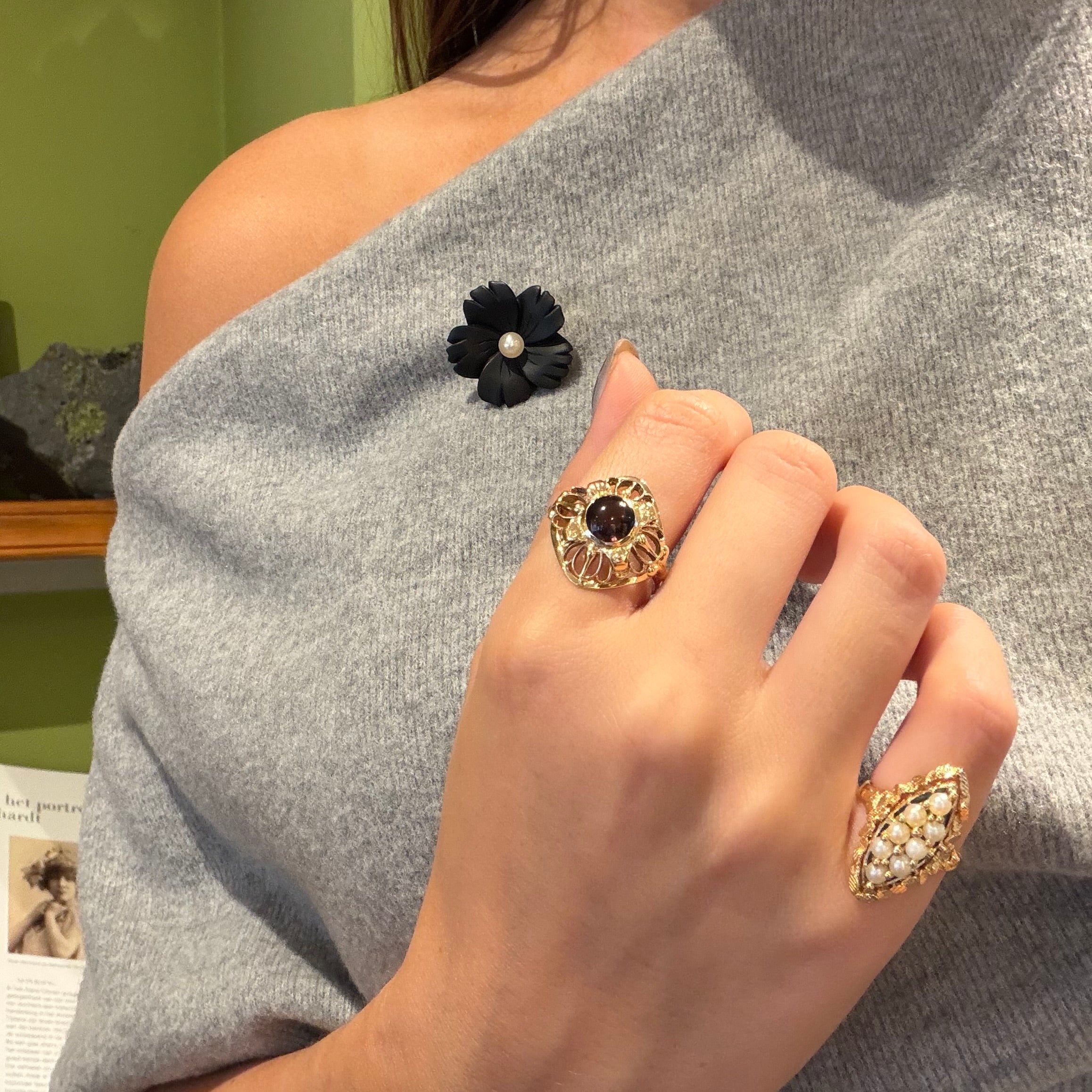 Gouden vintage broche met onyx en parel 14 kt