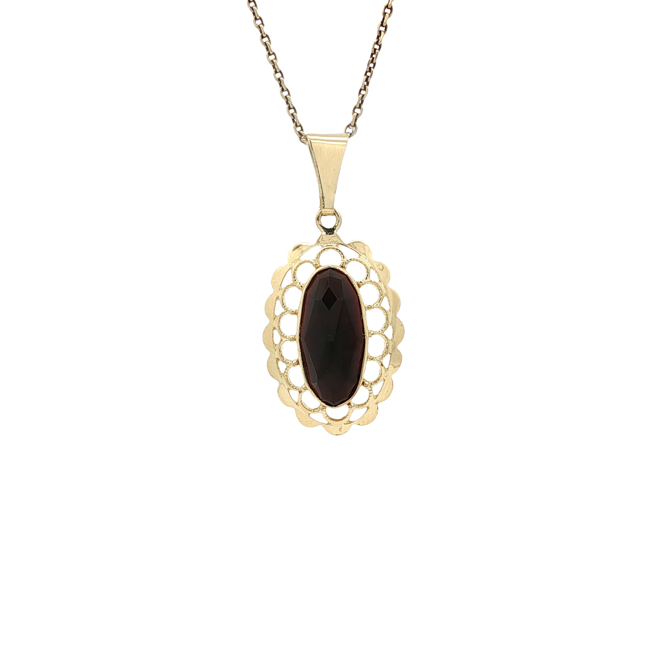 14 kt gold pendant with garnet