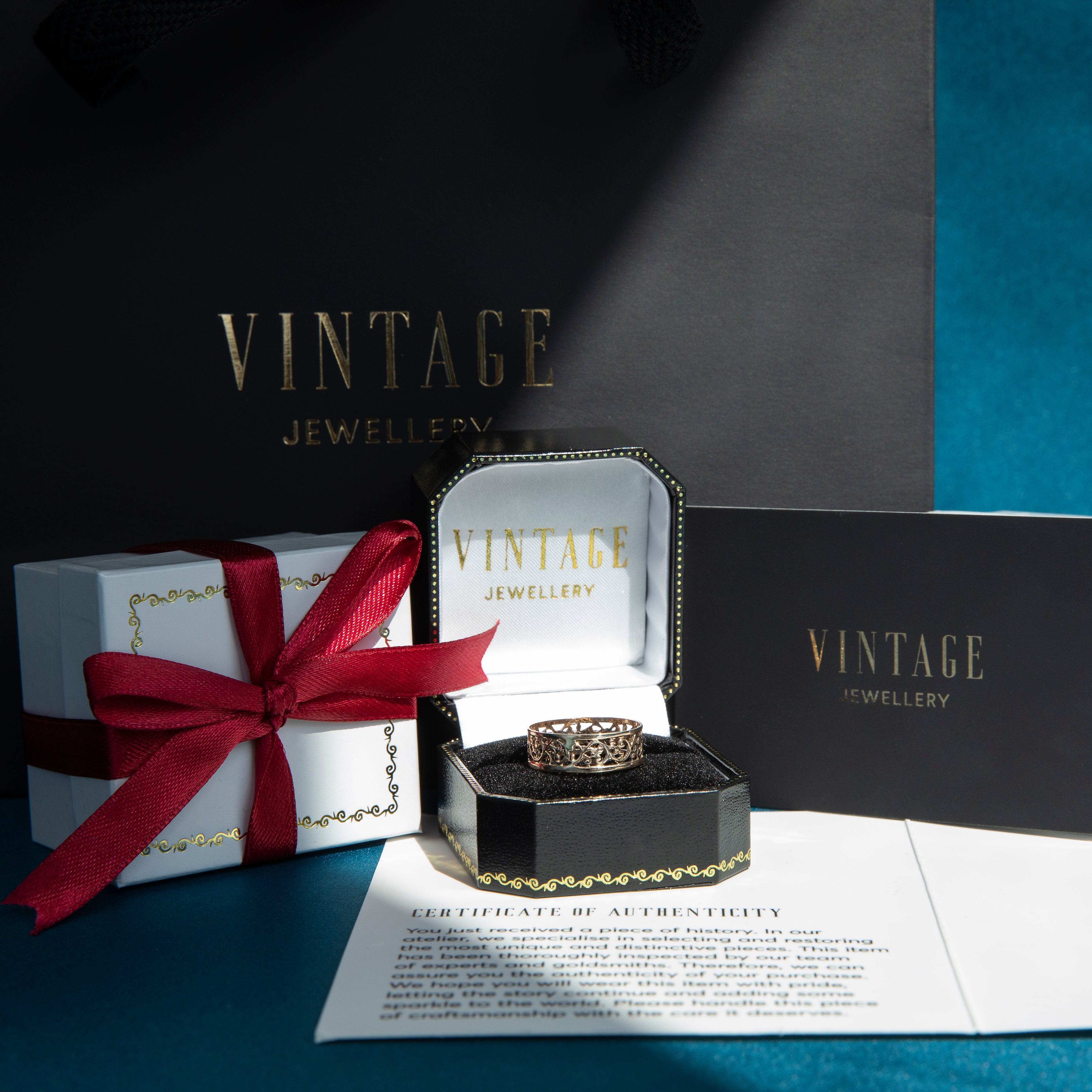 Smooth 14 kt gold ring