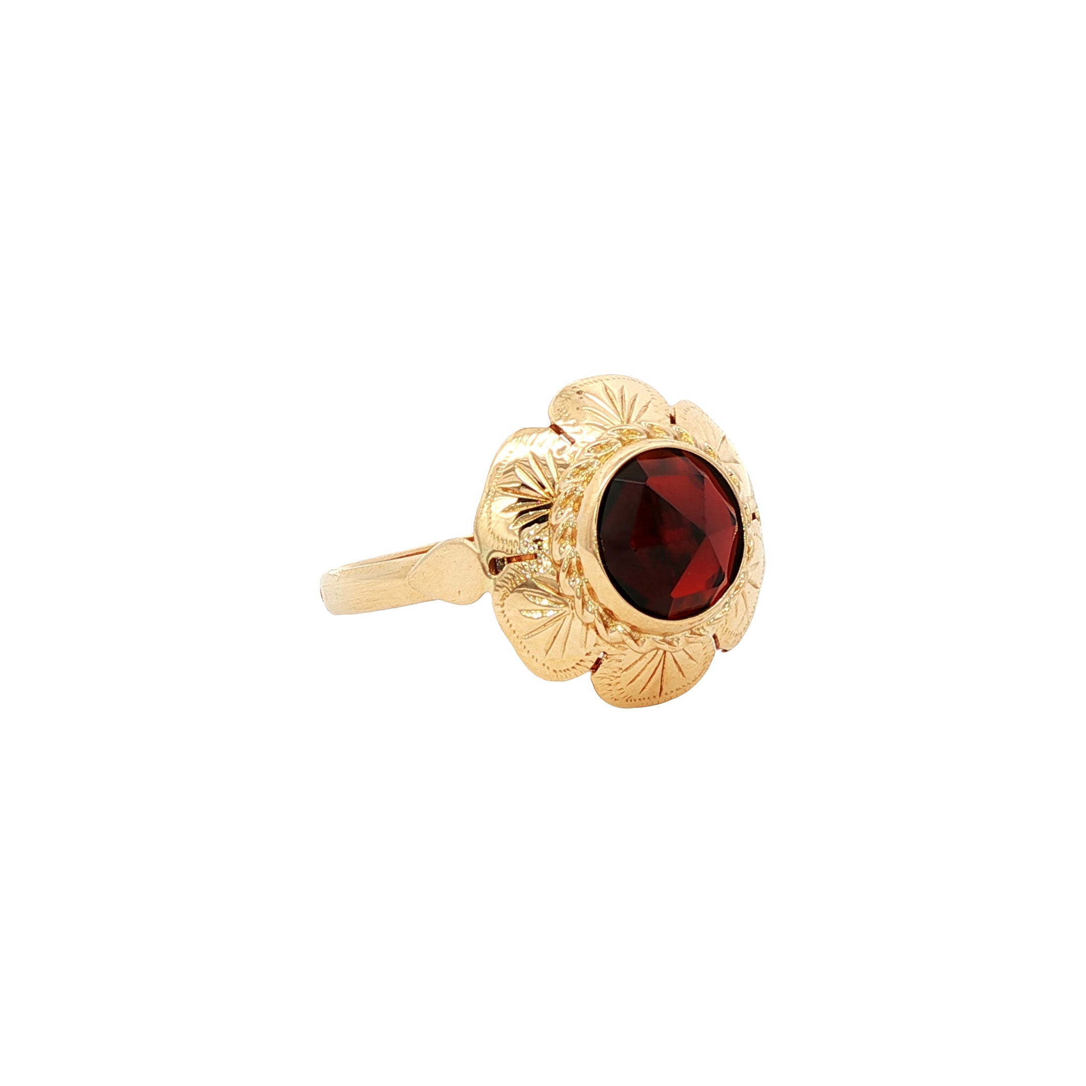 Vintage gold ring with garnet, 14 kt