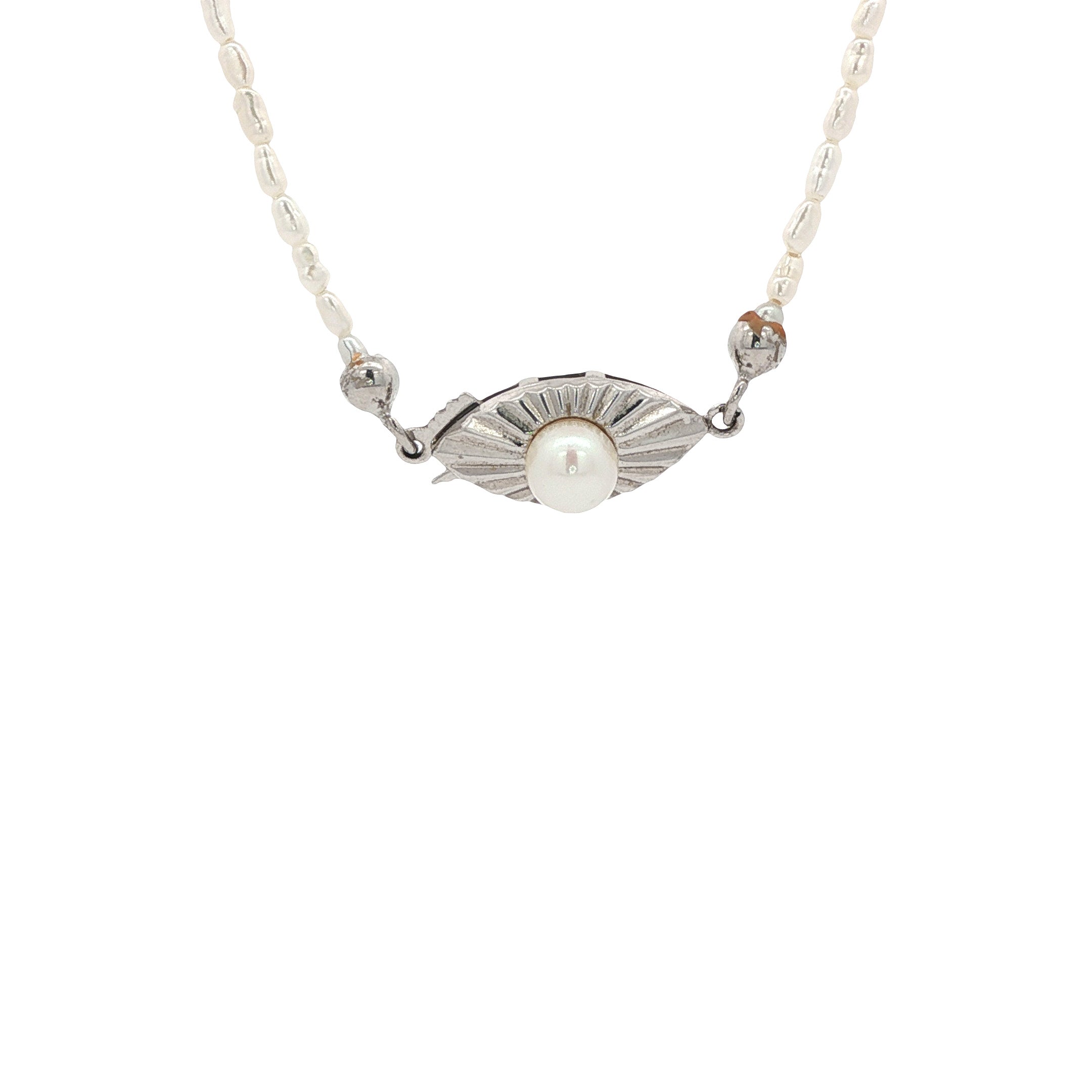 Pearl necklace with a white gold clasp 14 kt